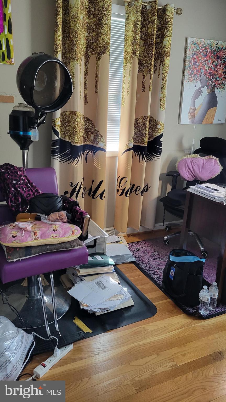 CHRIS MAR MANOR - Residential