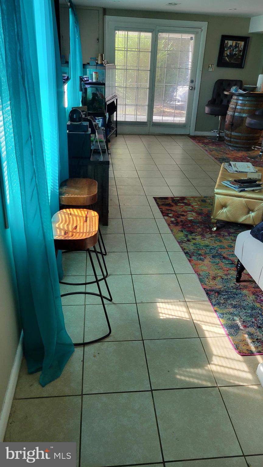 CHRIS MAR MANOR - Residential