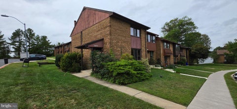 Townhouse For Rent - 5870 Chipwood Court #8-01<br/> ELKRIDGE, MD 21075