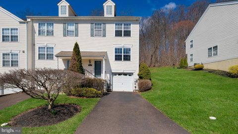 Townhouse For Sale - 4570 Louise Saint Claire Dr Dr<br/> DOYLESTOWN, PA 18902