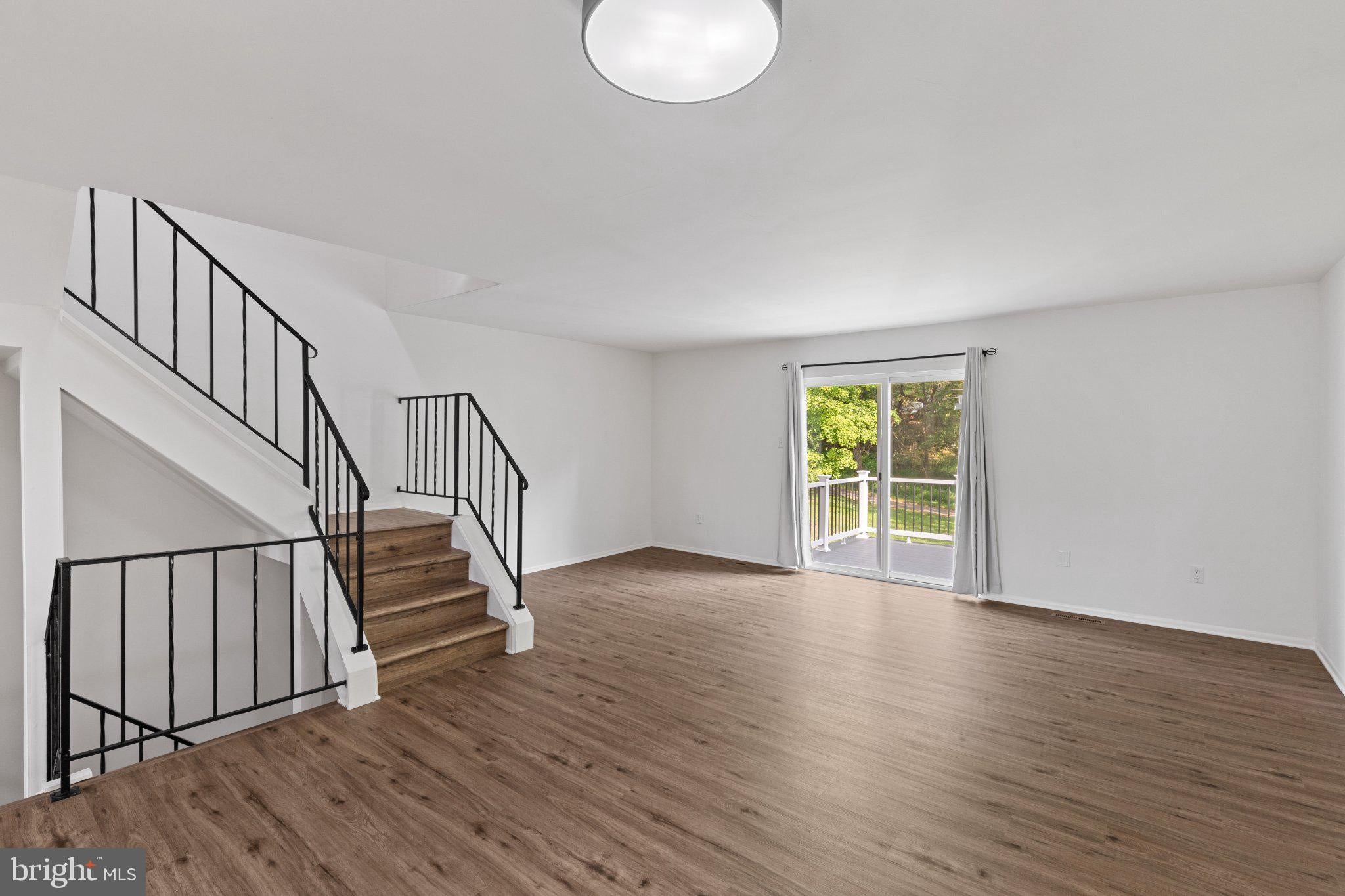 6082 MAJORS LANE