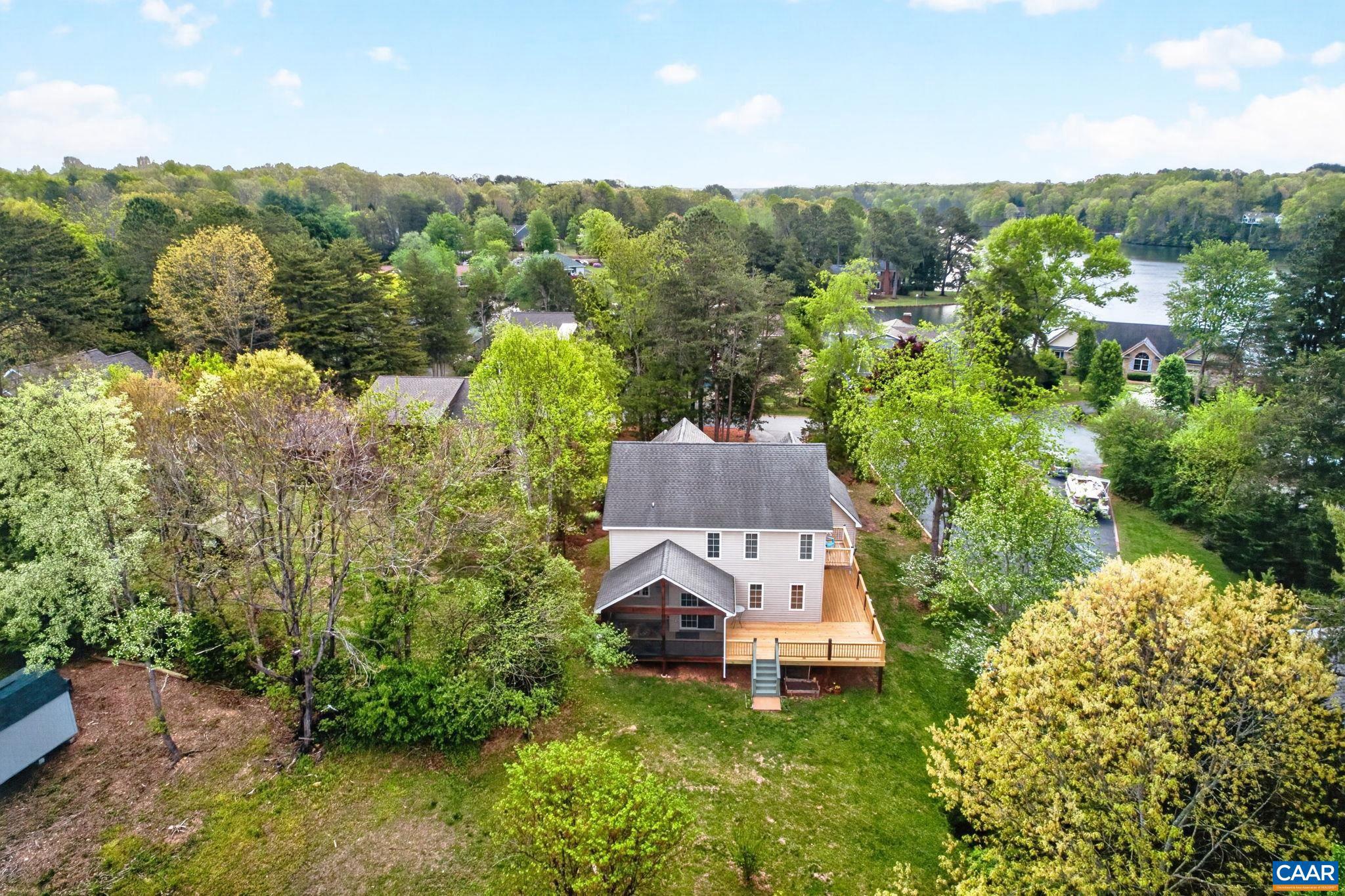 LAKE MONTICELLO - Residential