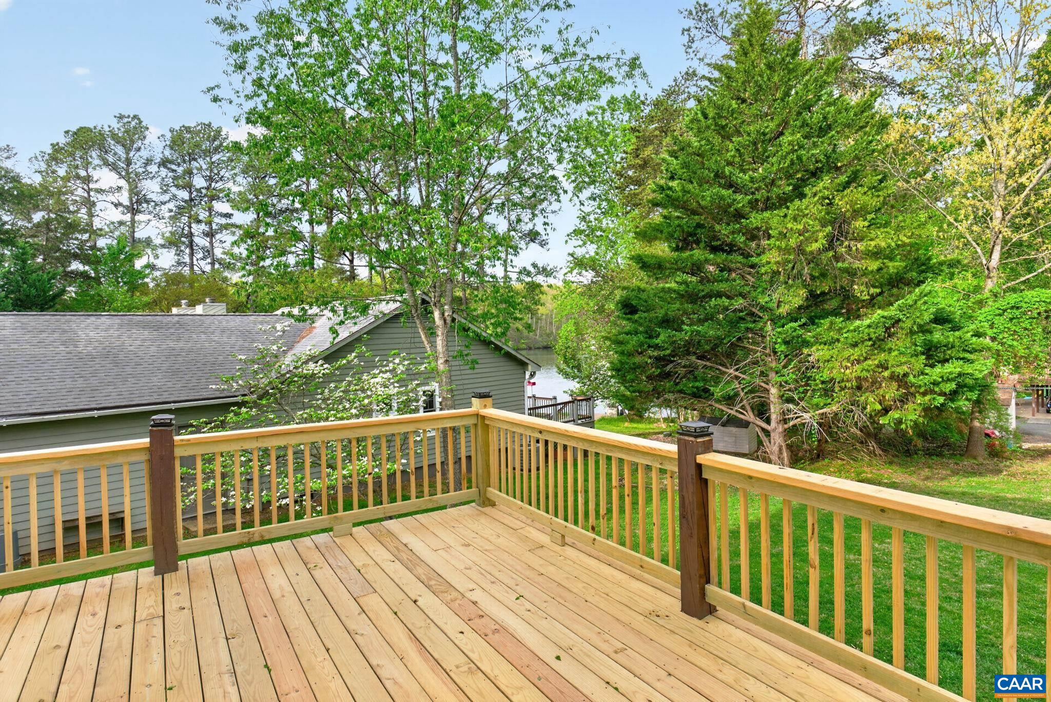 LAKE MONTICELLO - Residential