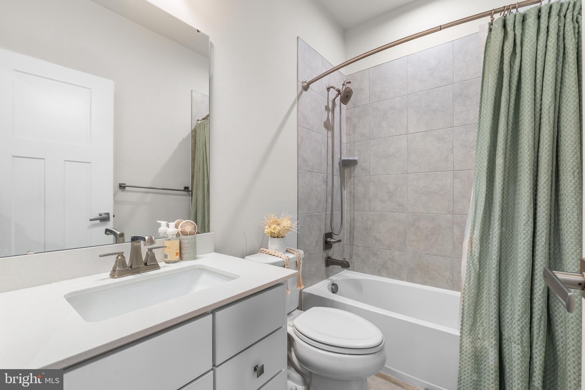 ARMSTRONG VILLAGE - Residential