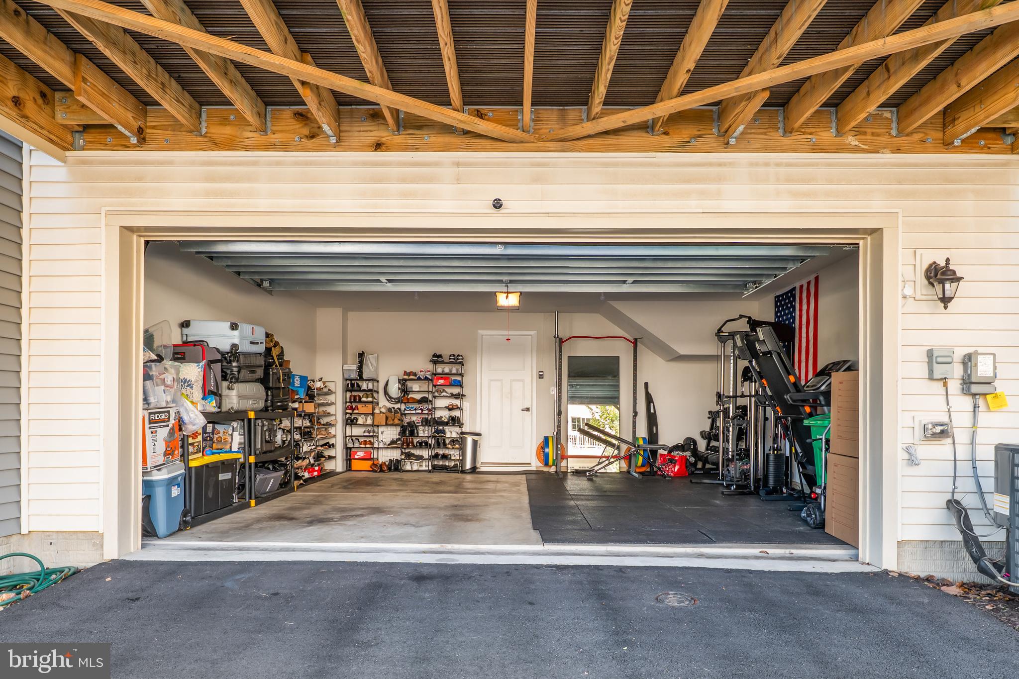 ARMSTRONG VILLAGE - Residential