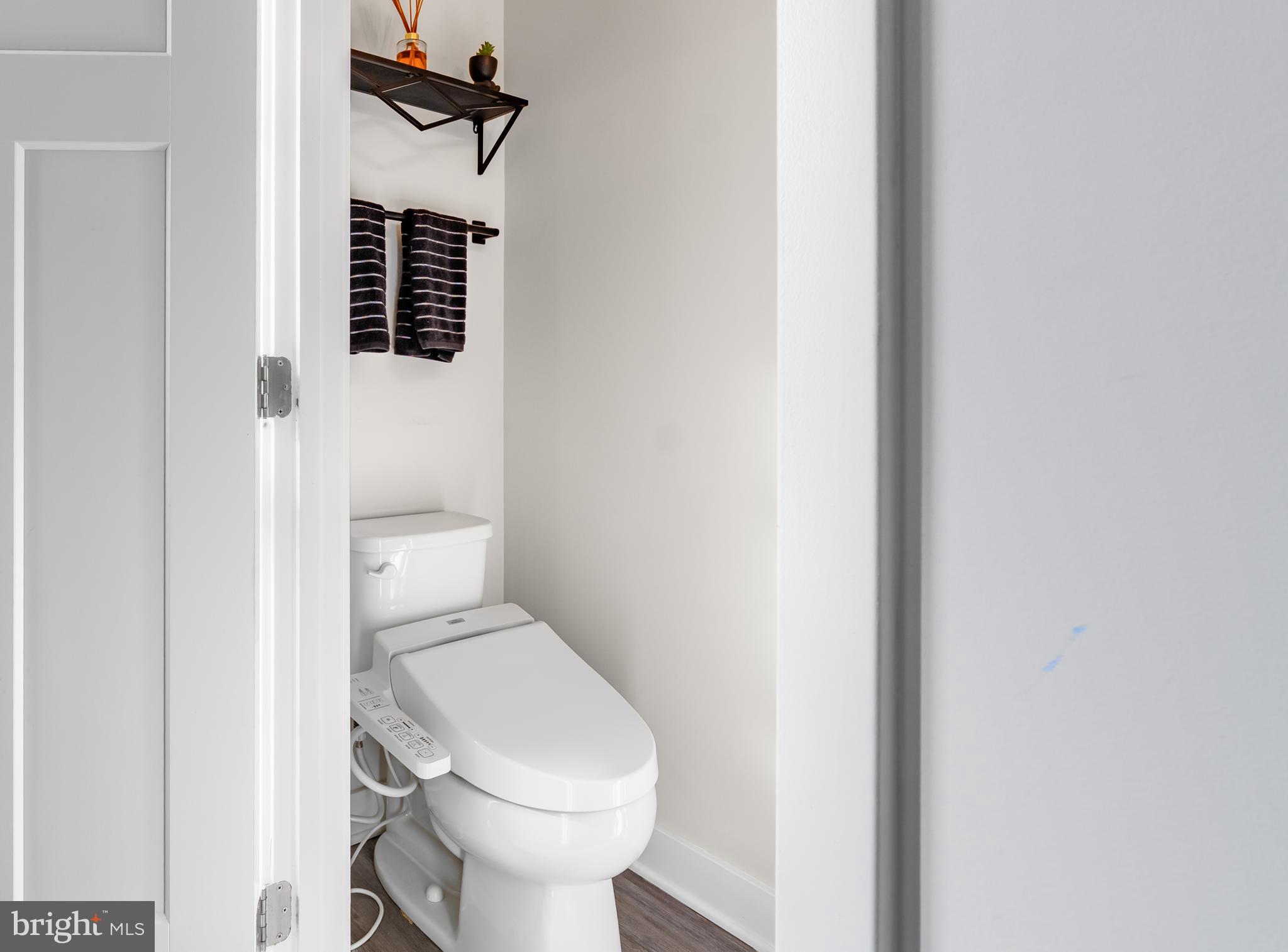 ARMSTRONG VILLAGE - Residential