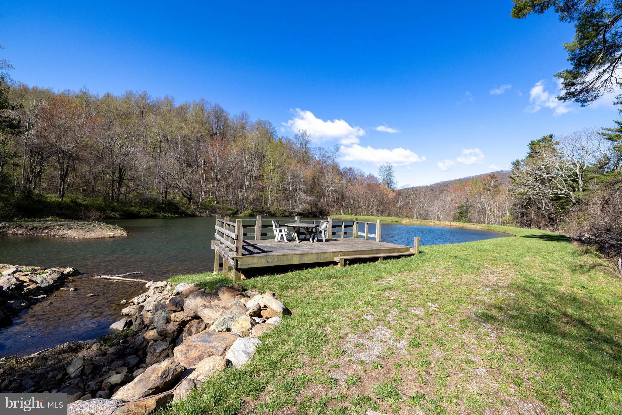 SKYLINE LAKES - Land