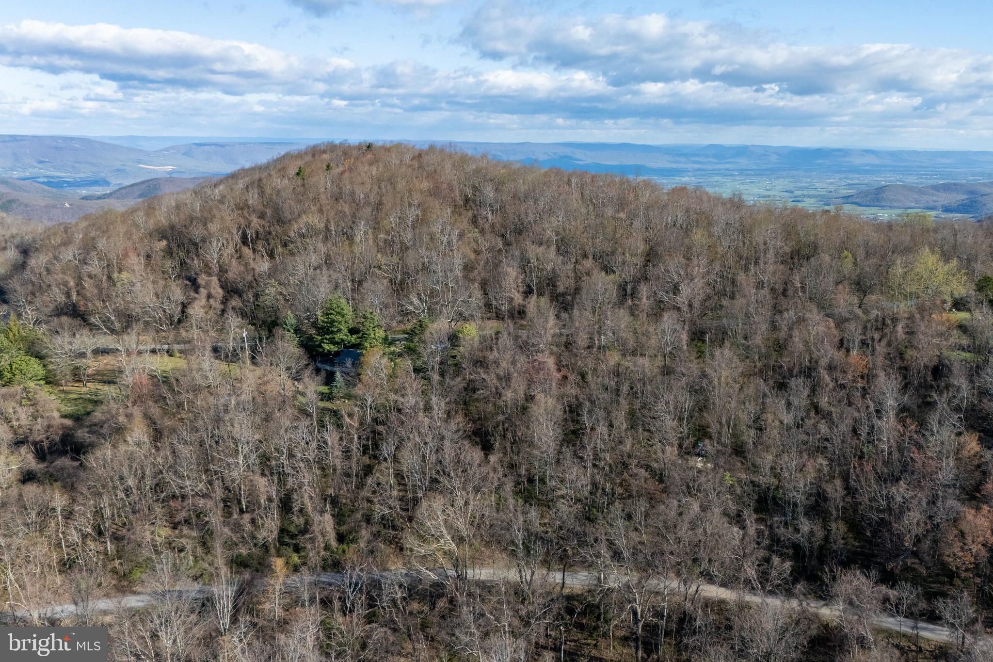 SKYLINE LAKES - Land