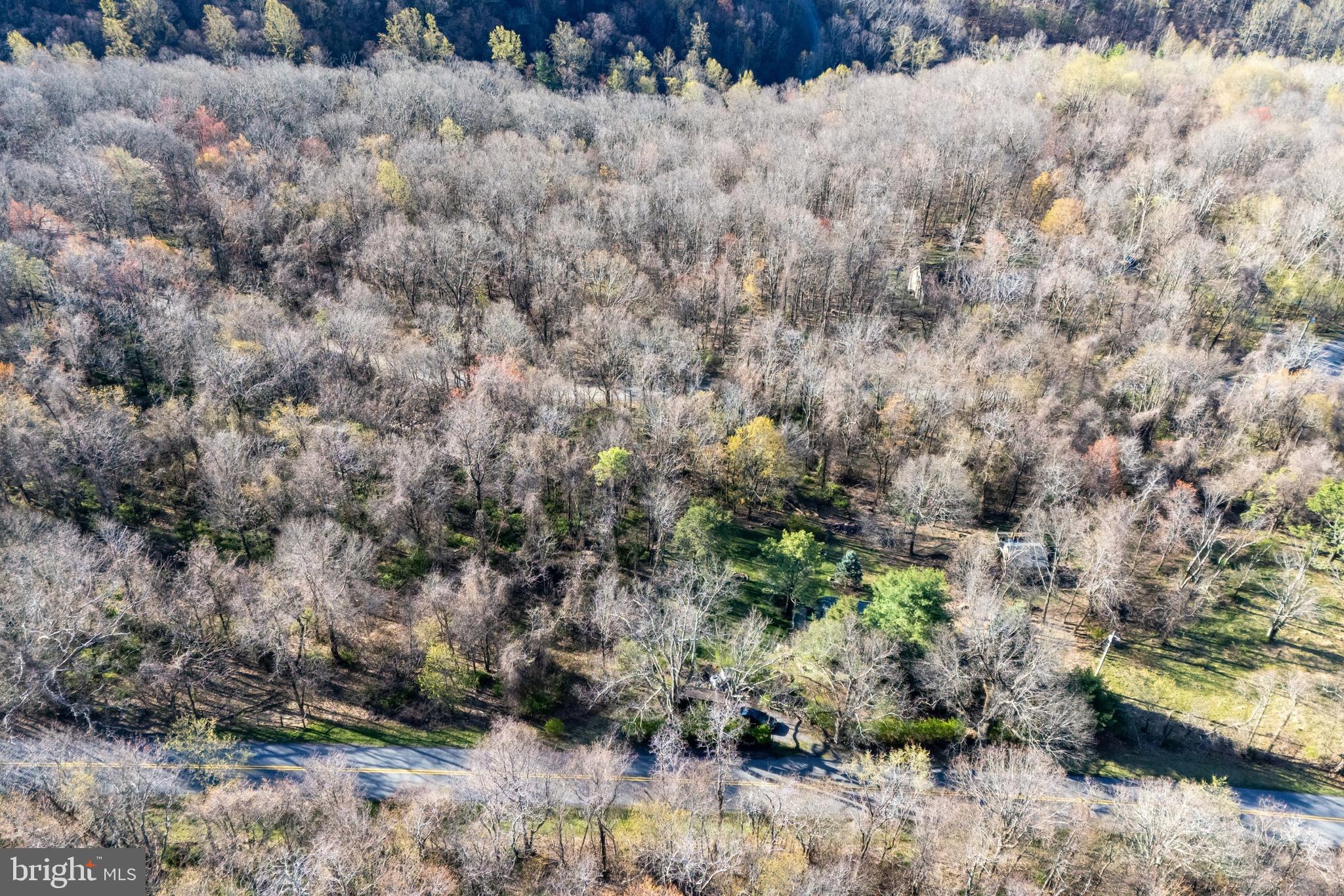 SKYLINE LAKES - Land