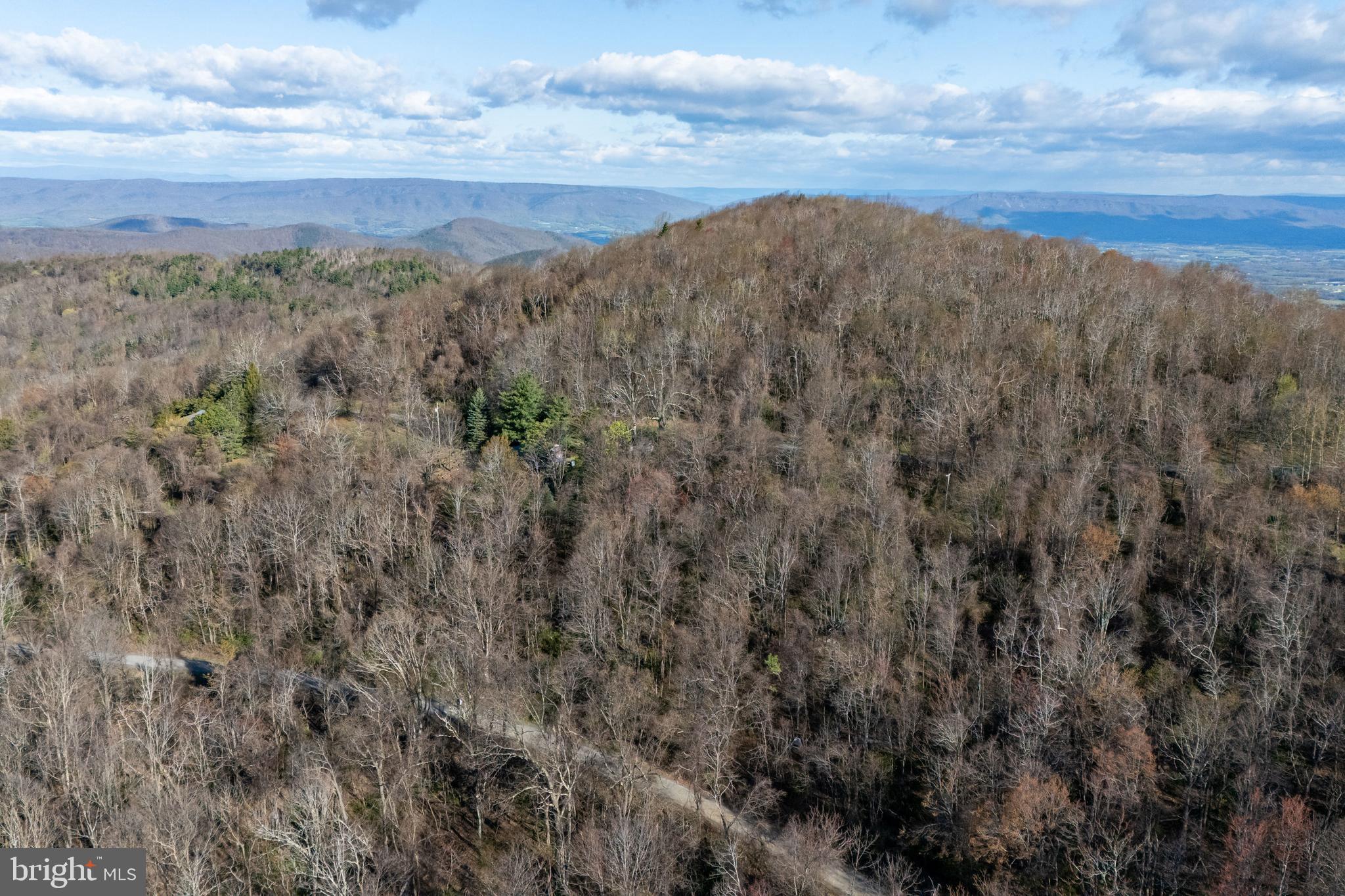 SKYLINE LAKES - Land