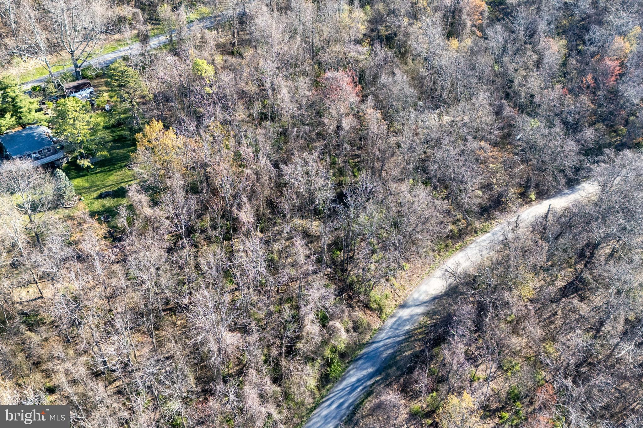 SKYLINE LAKES - Land