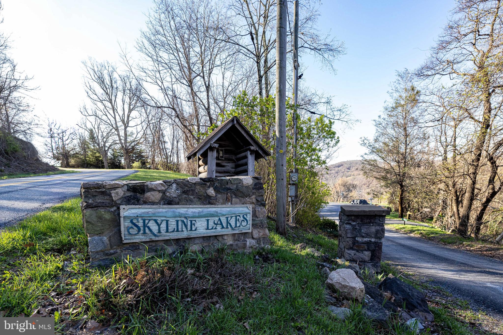 SKYLINE LAKES - Land