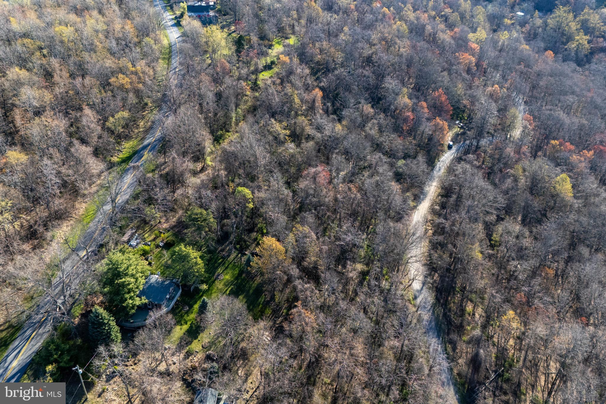 SKYLINE LAKES - Land