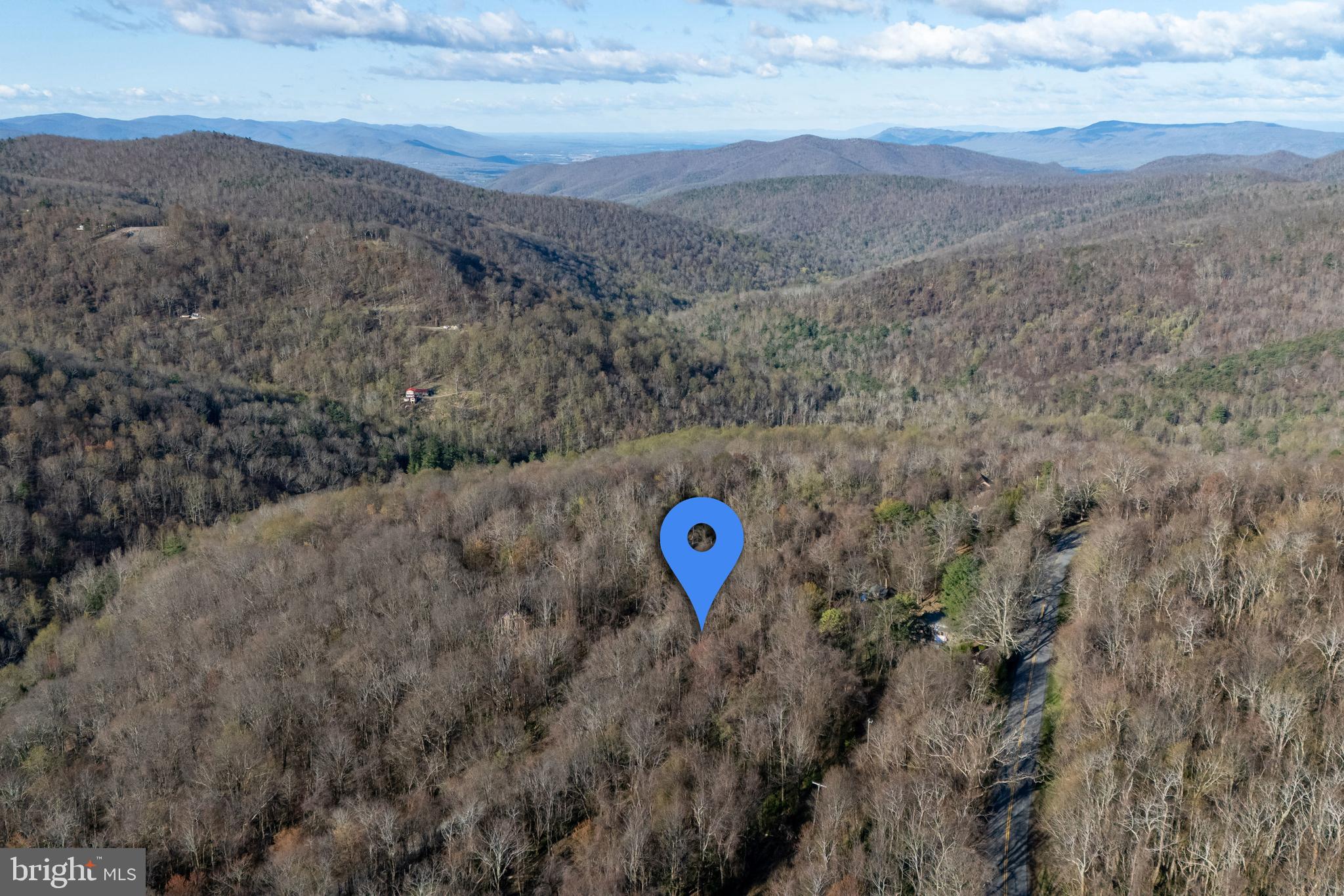 SKYLINE LAKES - Land