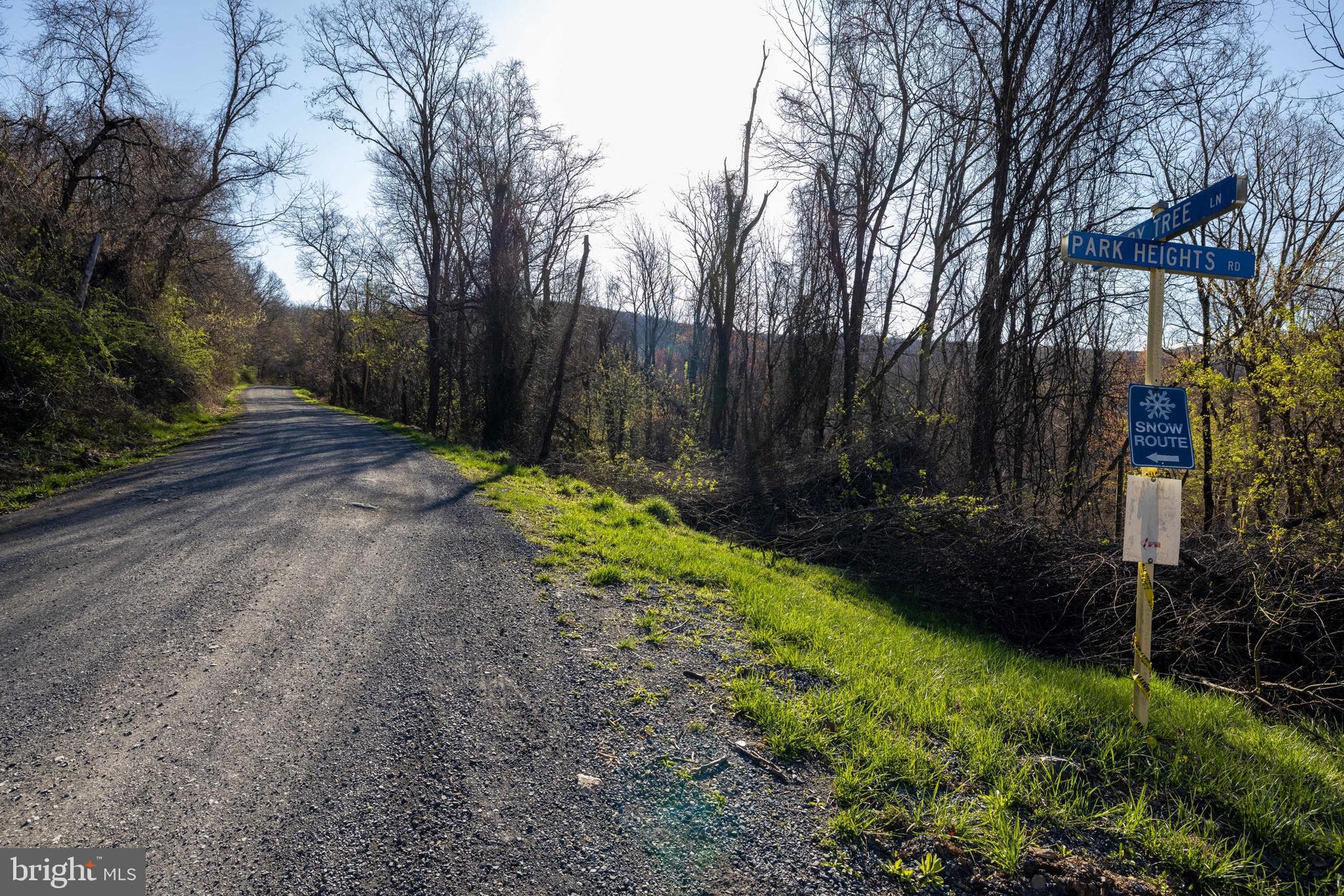 SKYLINE LAKES - Land