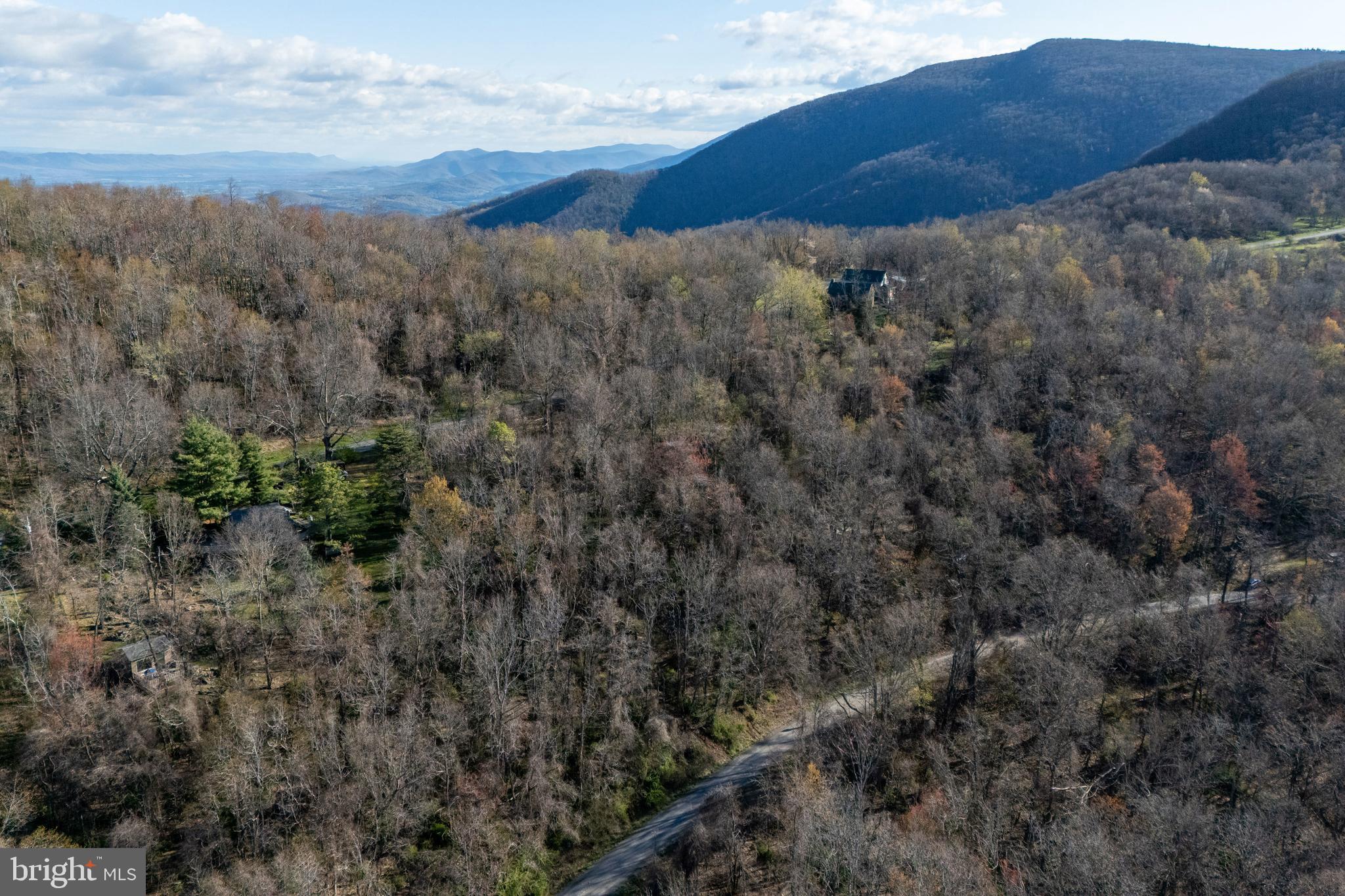 SKYLINE LAKES - Land