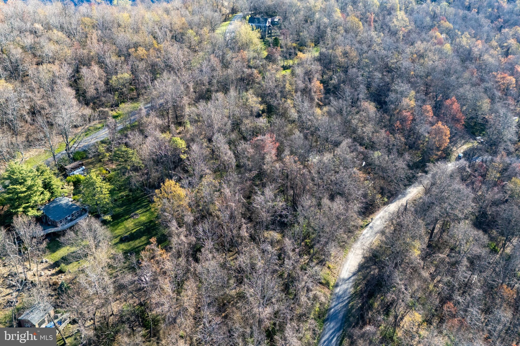 SKYLINE LAKES - Land