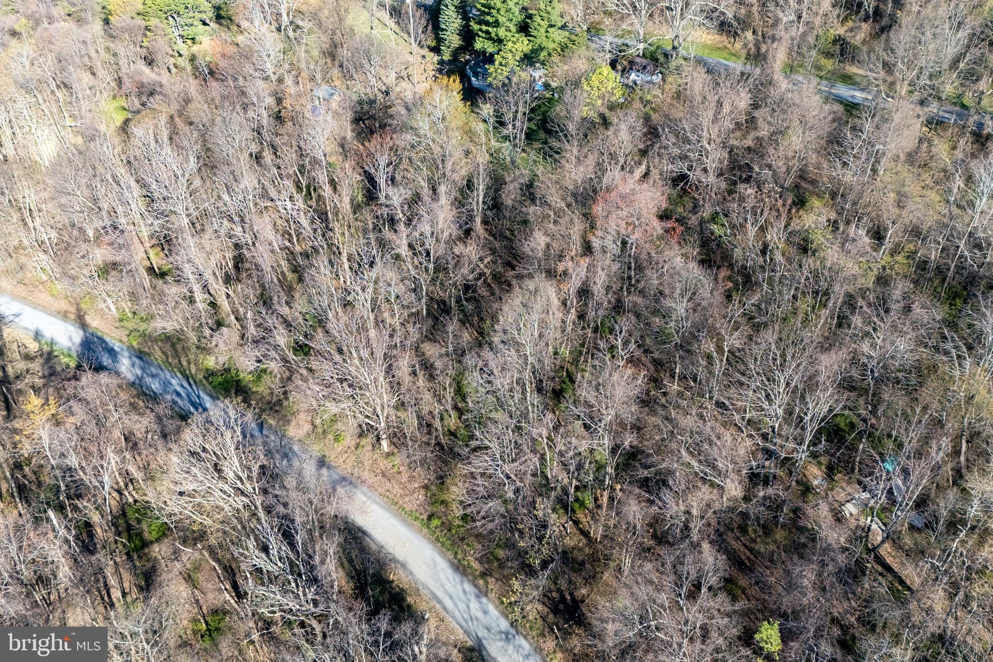 SKYLINE LAKES - Land