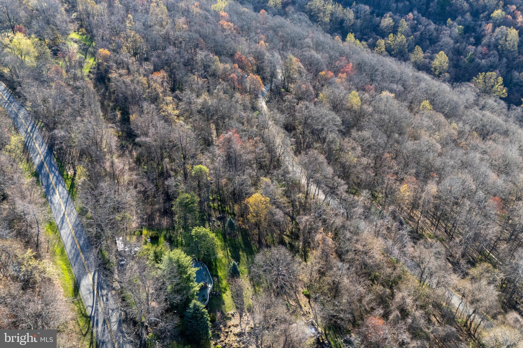 SKYLINE LAKES - Land