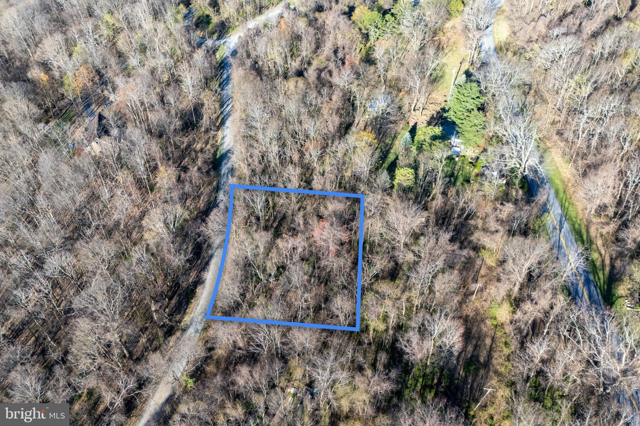 SKYLINE LAKES - Land