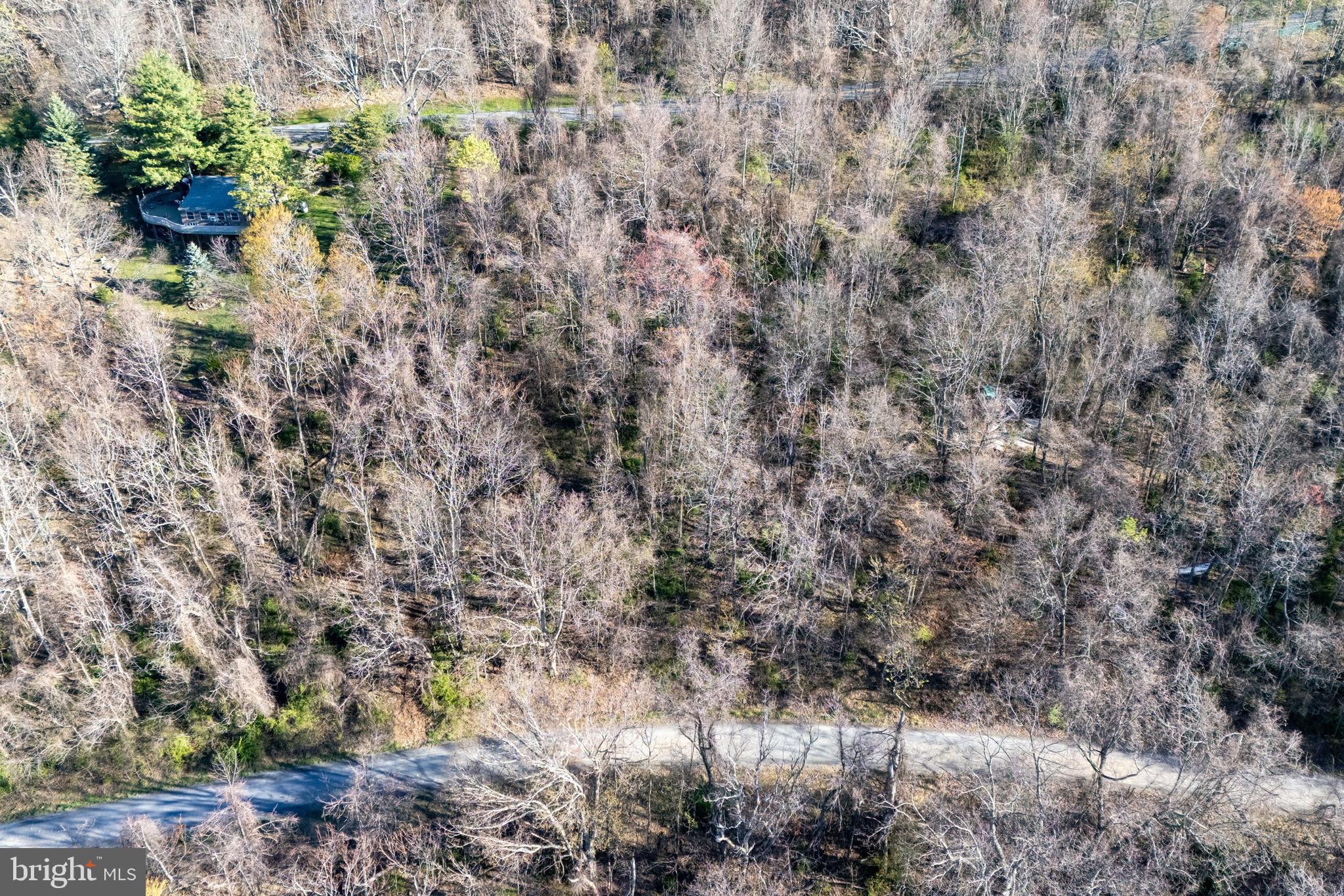 SKYLINE LAKES - Land