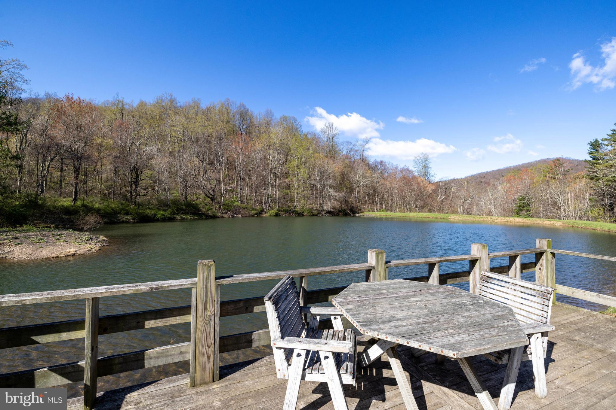 SKYLINE LAKES - Land