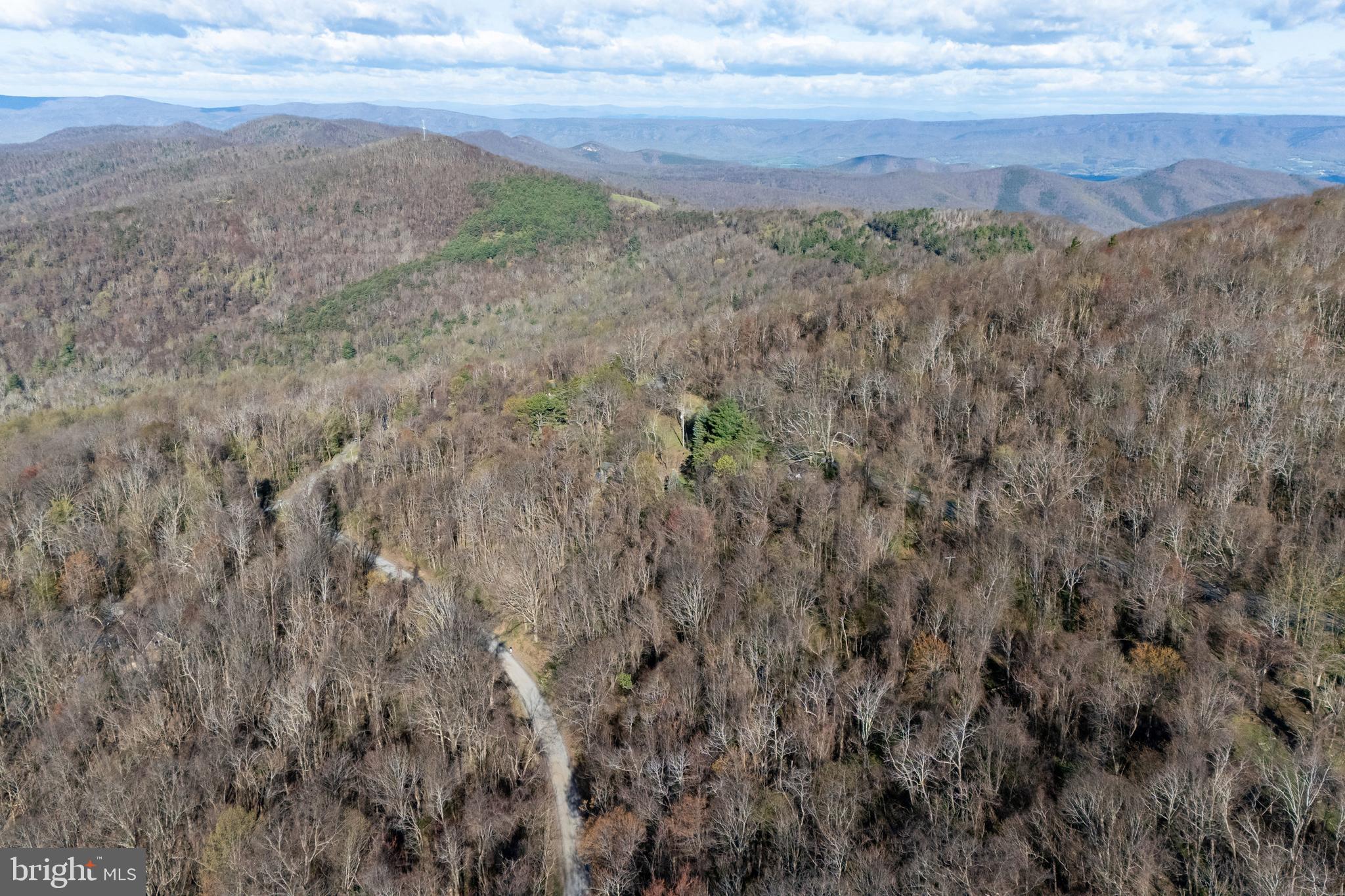 SKYLINE LAKES - Land
