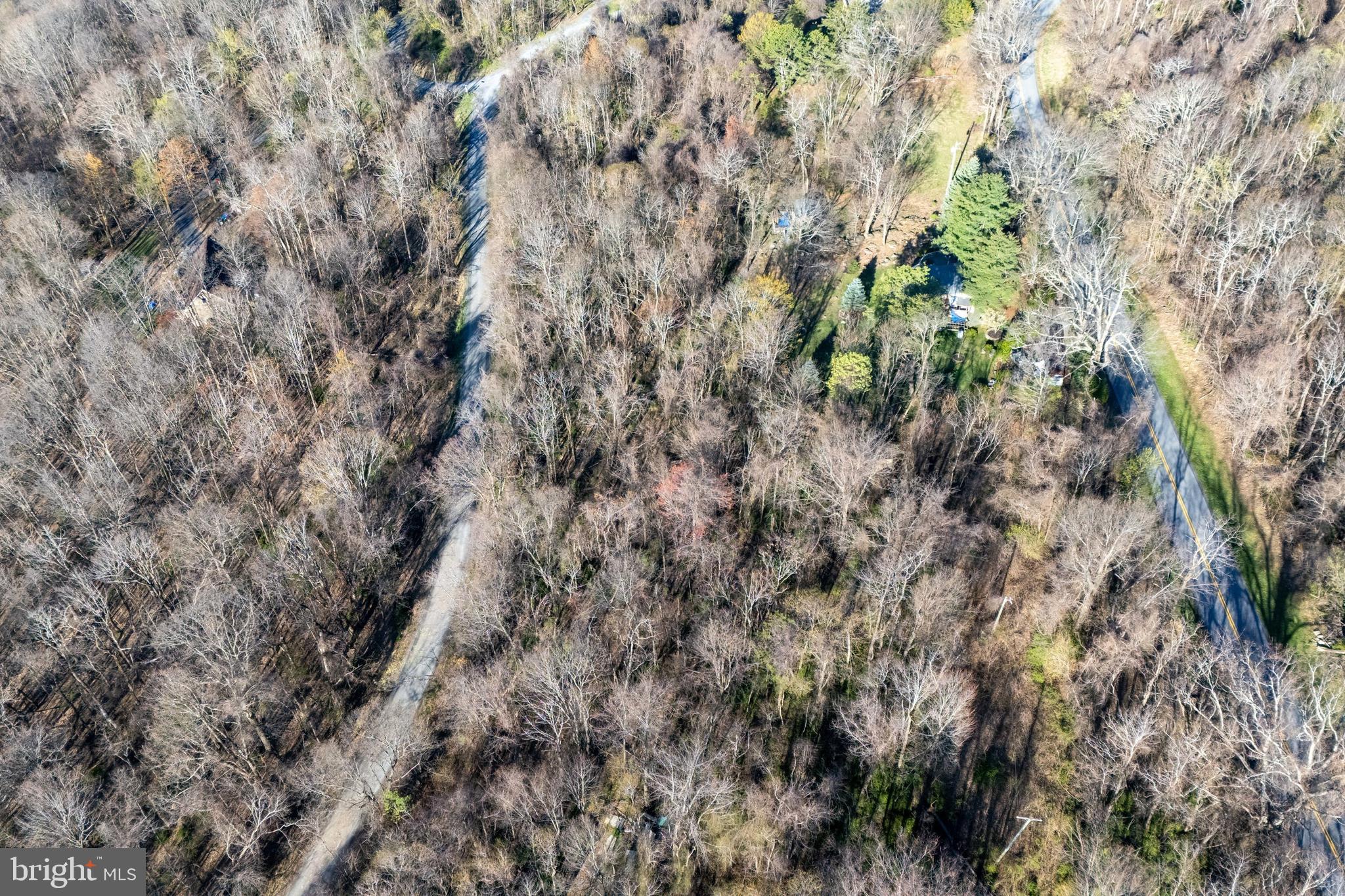 SKYLINE LAKES - Land