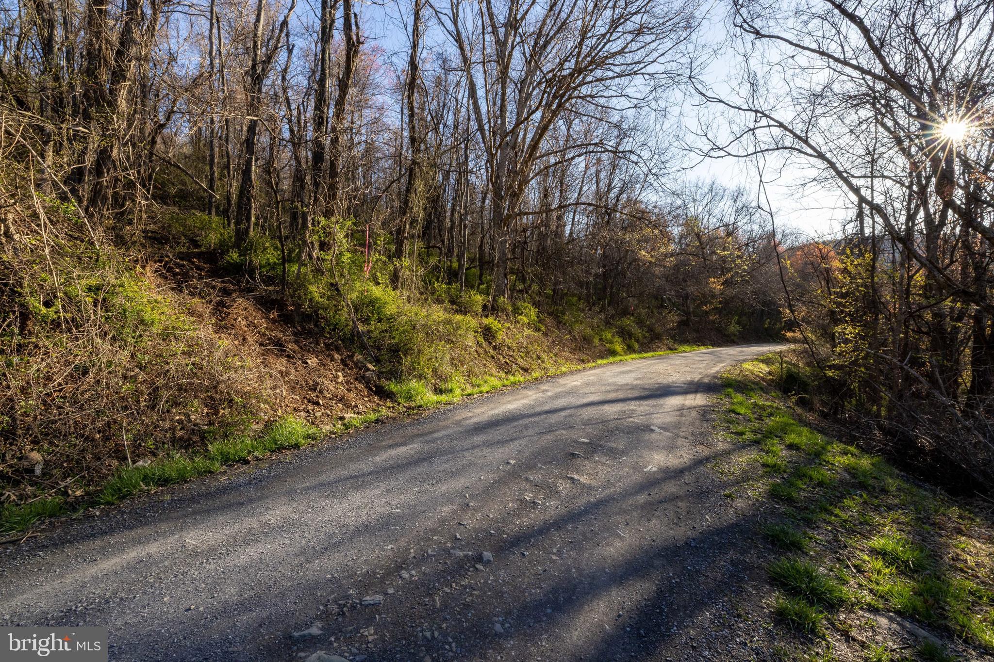 SKYLINE LAKES - Land