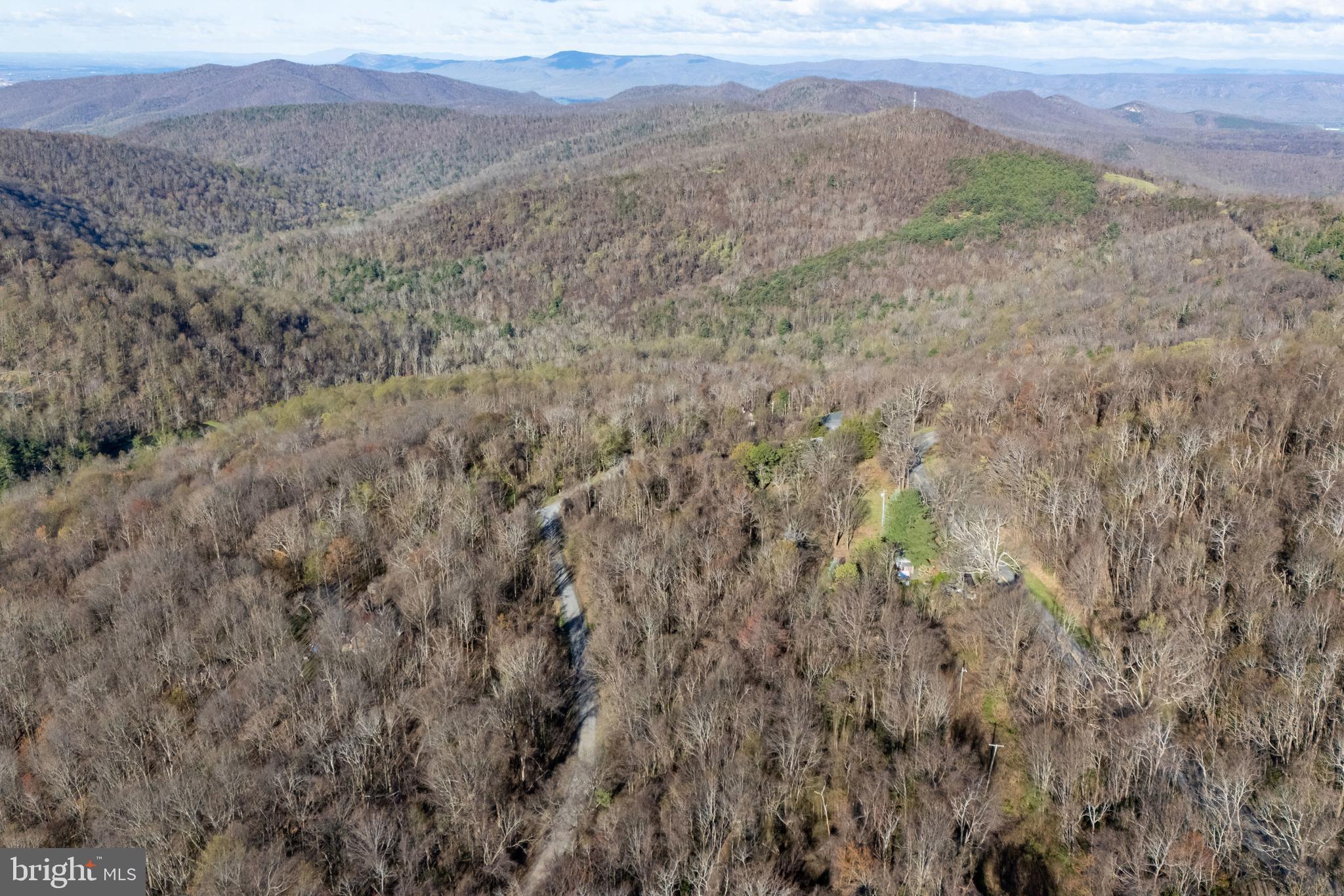 SKYLINE LAKES - Land