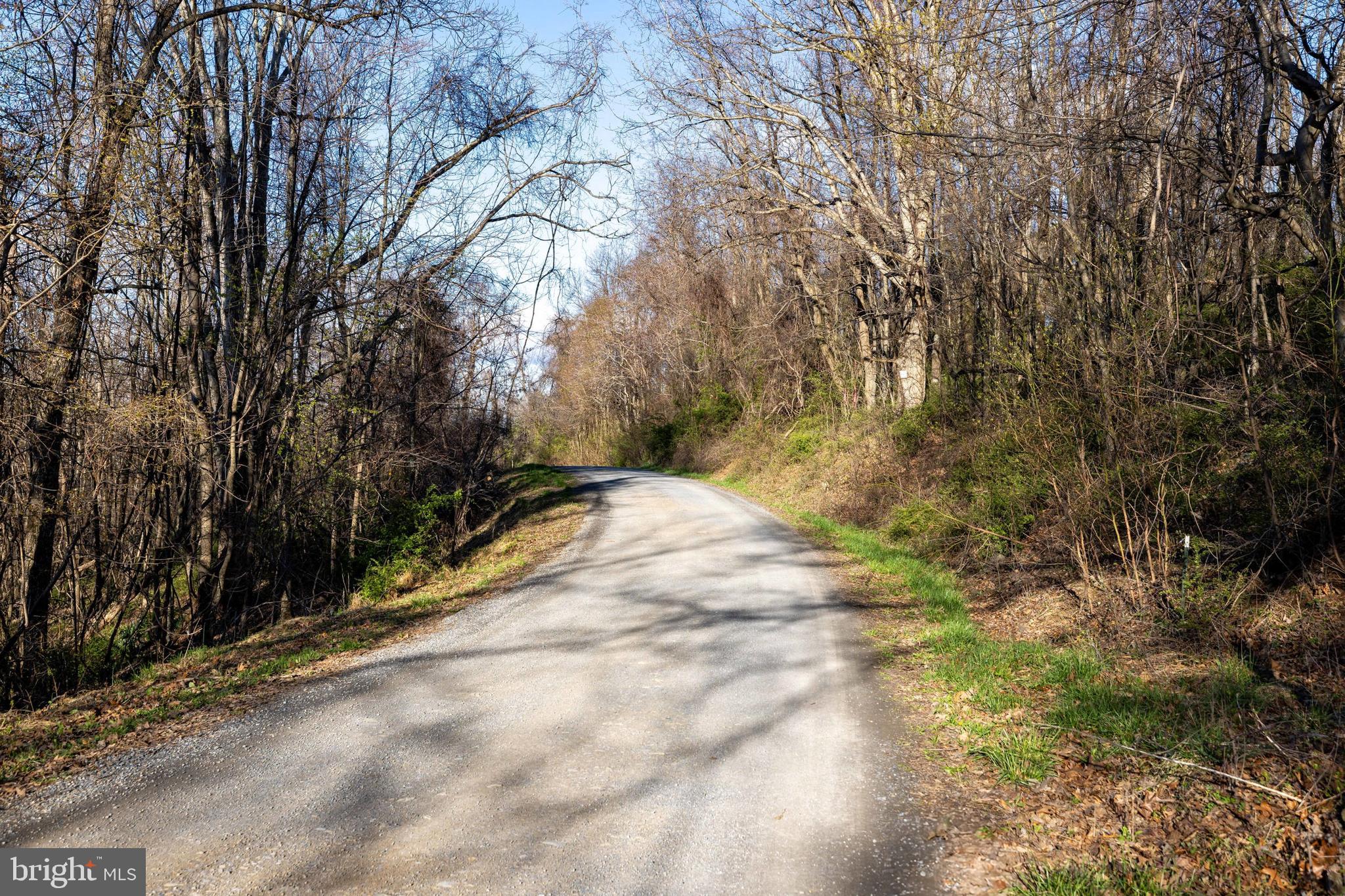 SKYLINE LAKES - Land