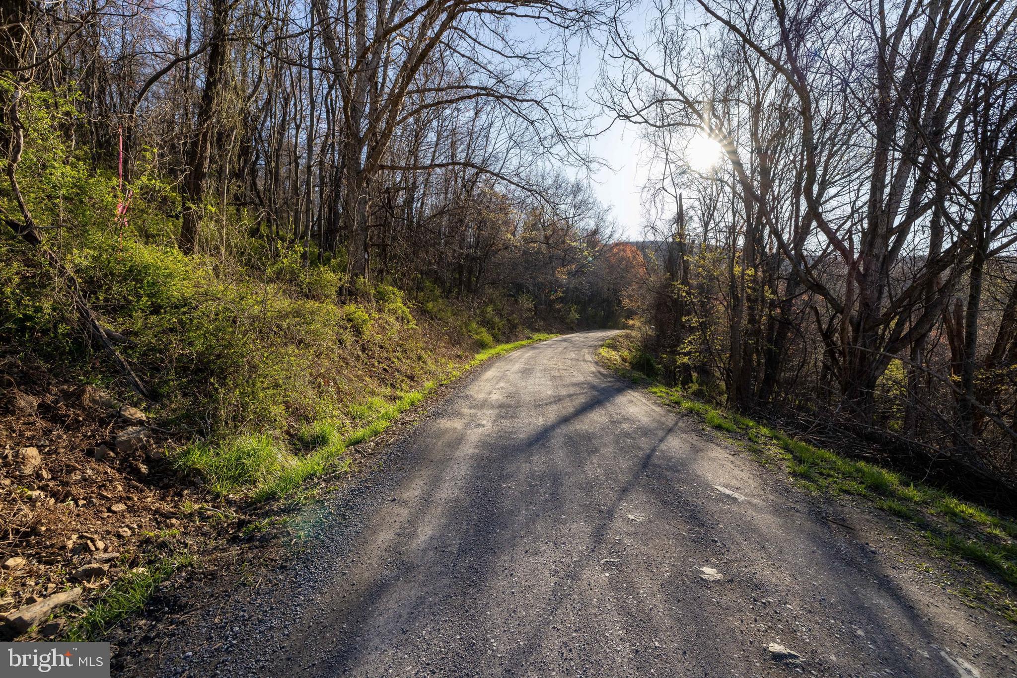 SKYLINE LAKES - Land