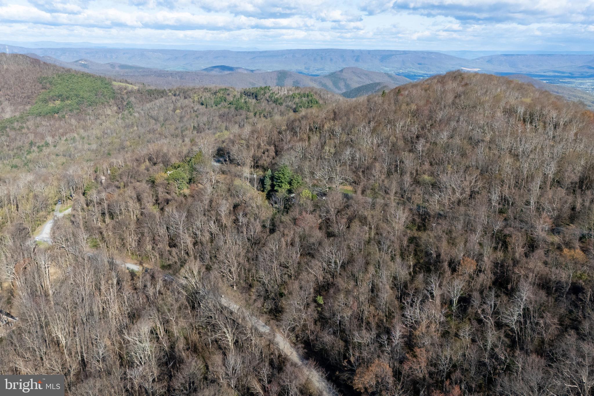 SKYLINE LAKES - Land