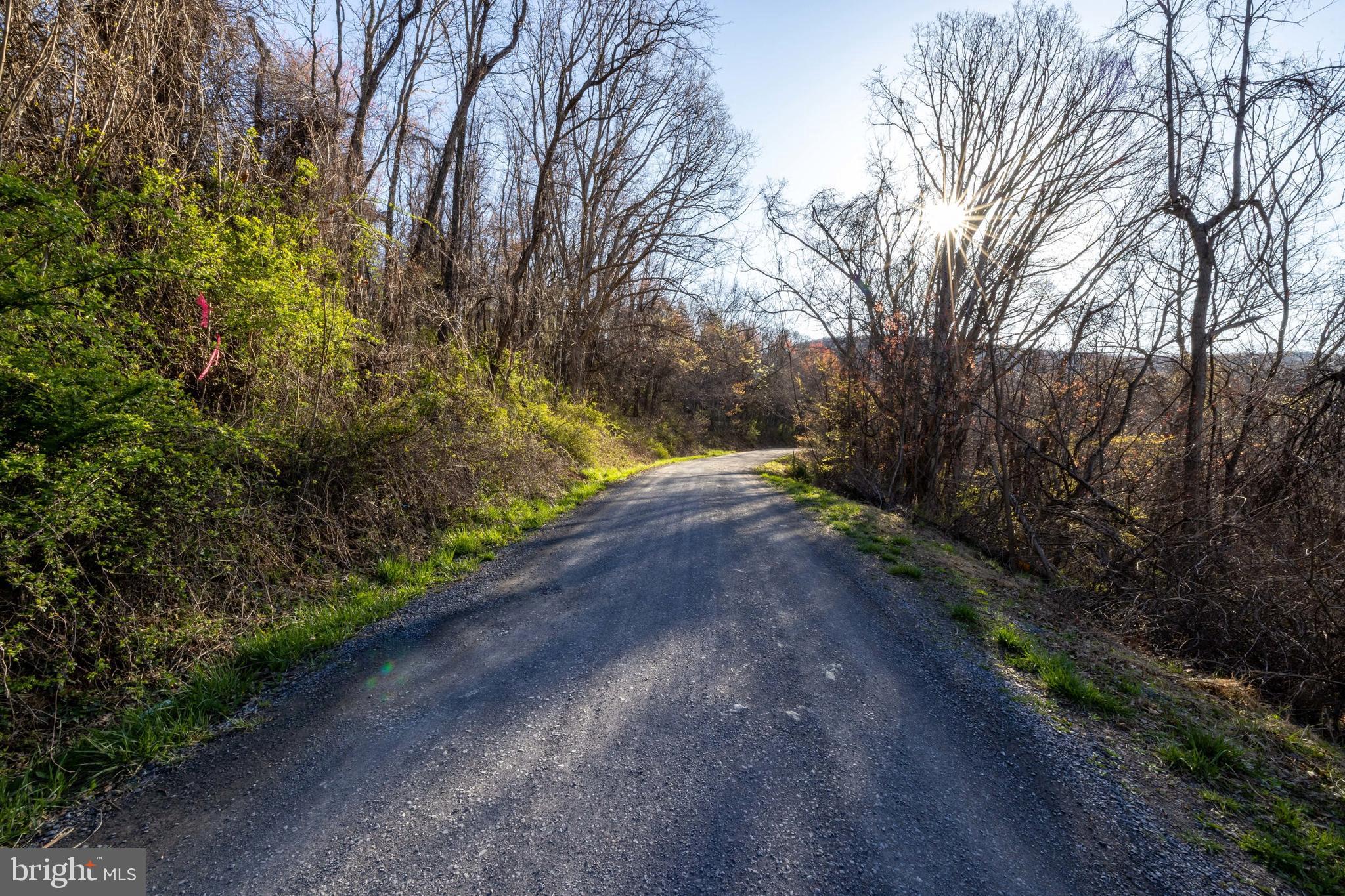SKYLINE LAKES - Land
