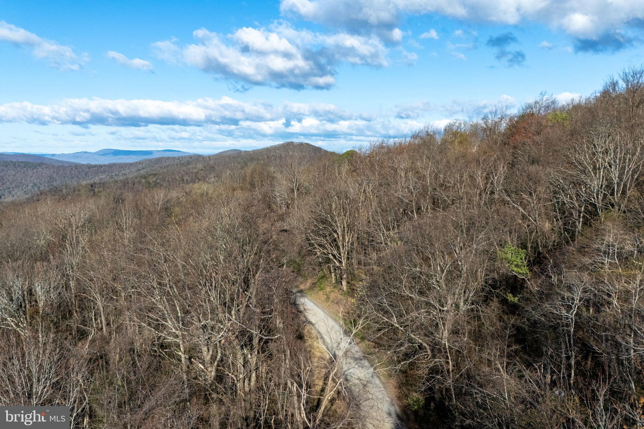 SKYLINE LAKES - Land