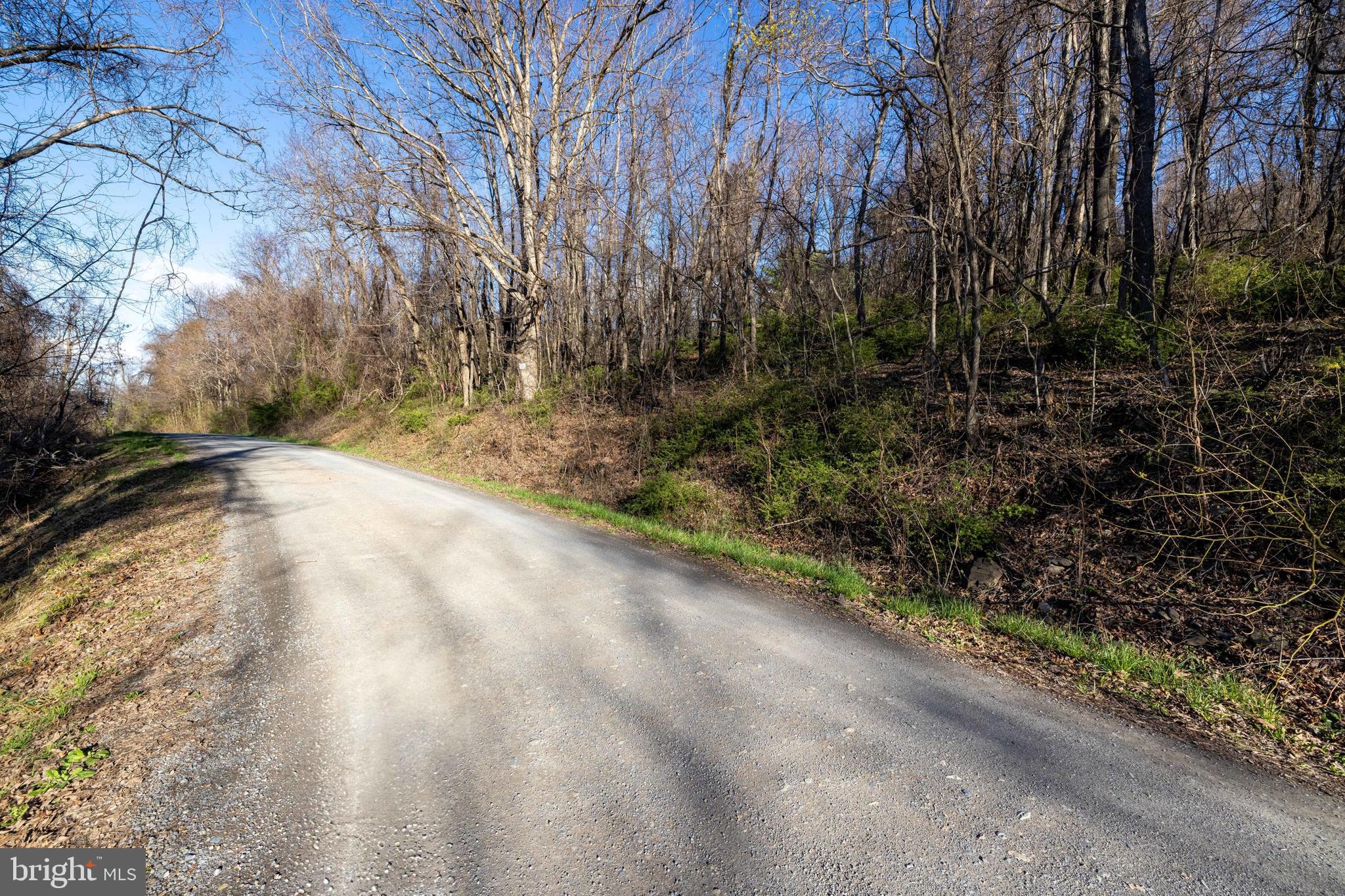 SKYLINE LAKES - Land