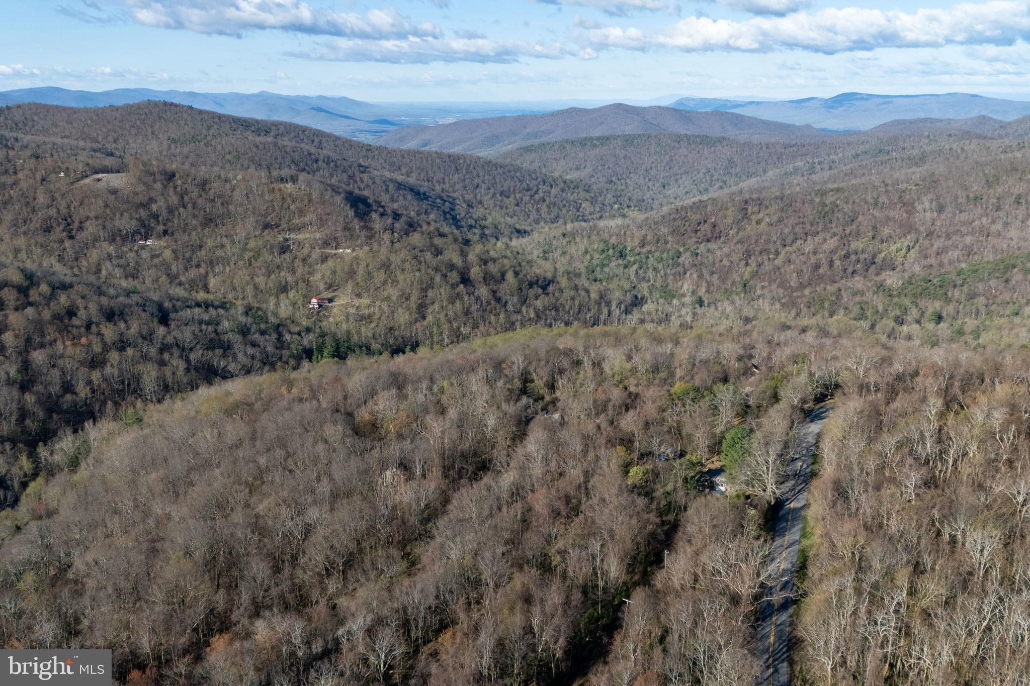 SKYLINE LAKES - Land