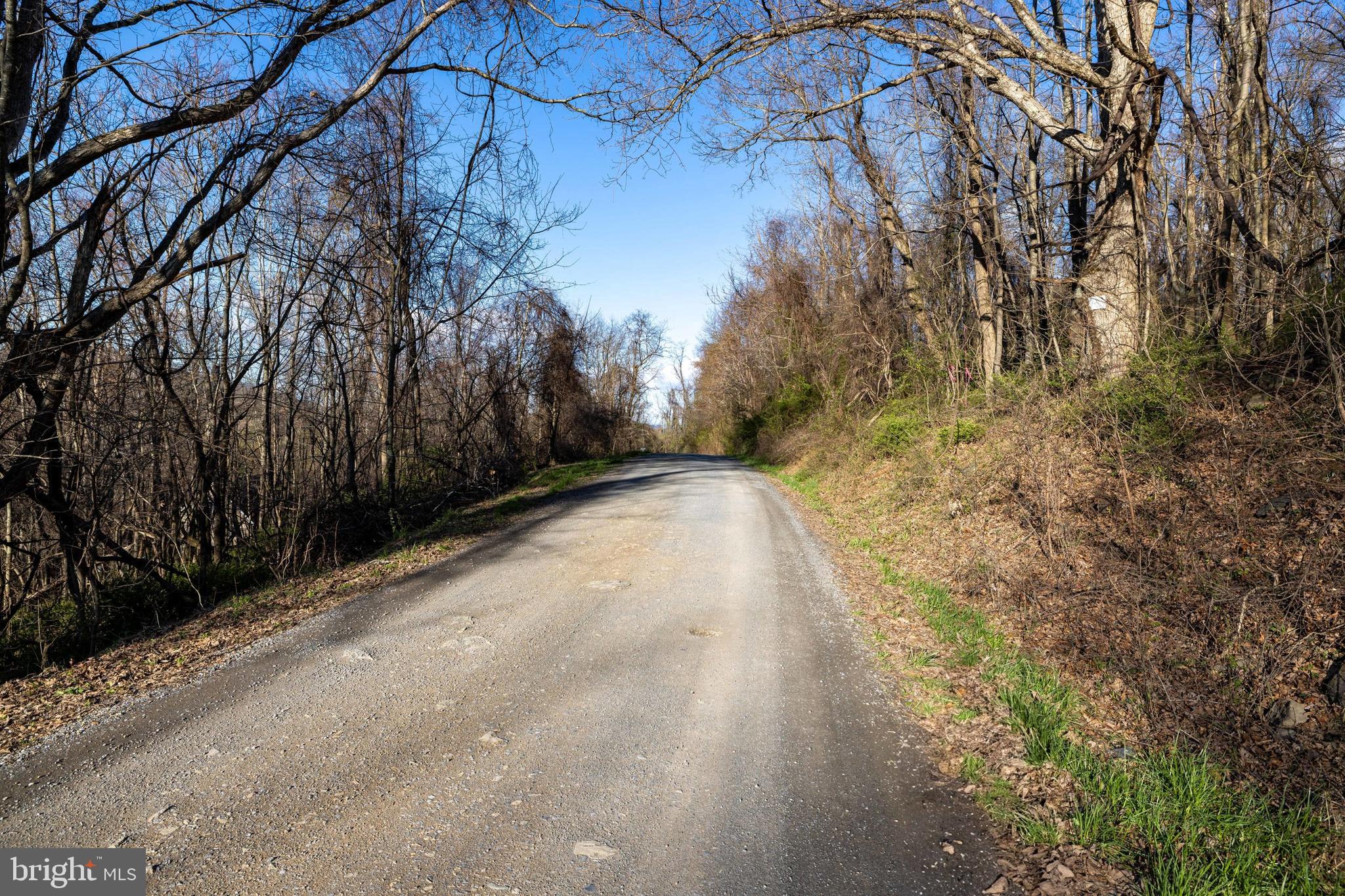 SKYLINE LAKES - Land