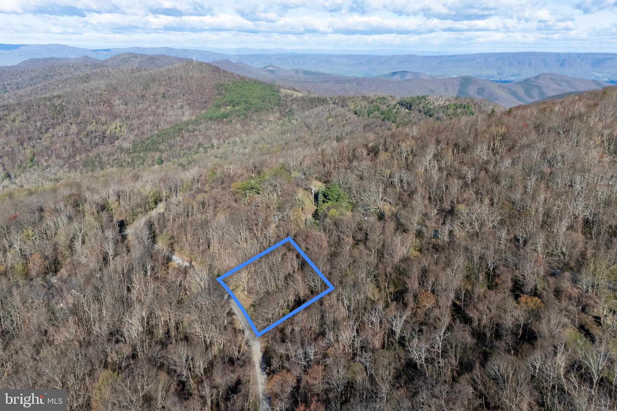 SKYLINE LAKES - Land