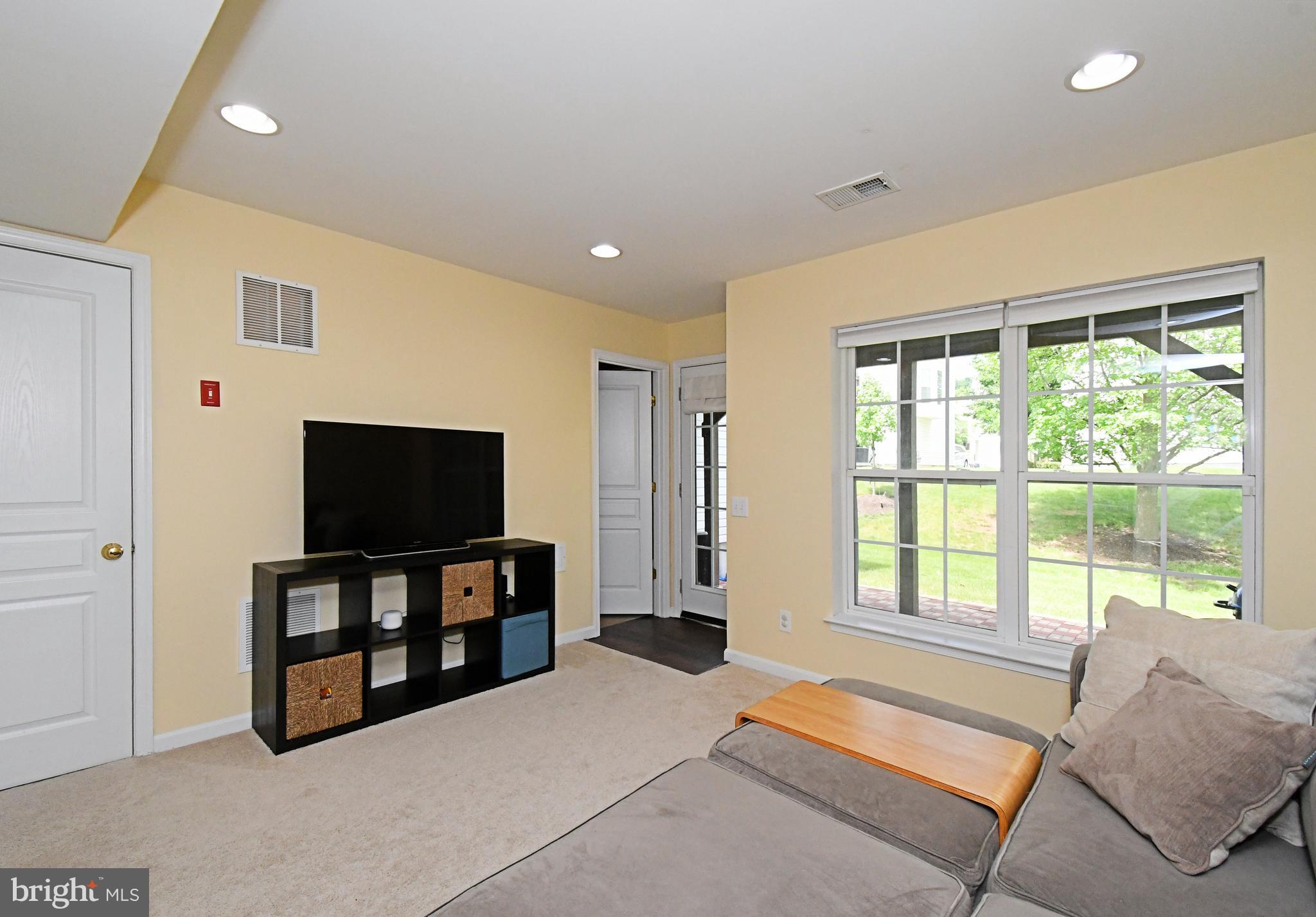 LONGFORD CROSSING - Residential