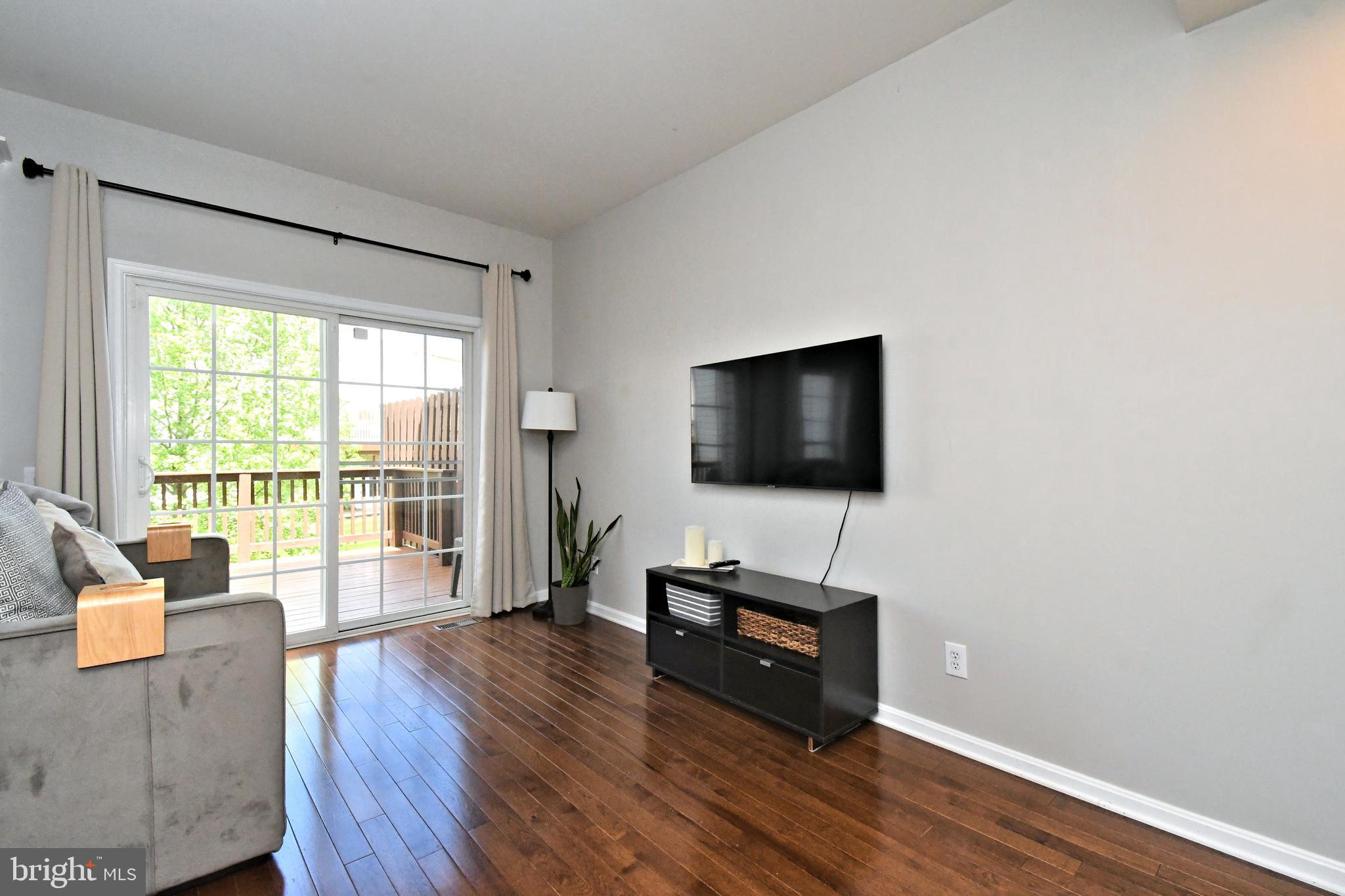 LONGFORD CROSSING - Residential