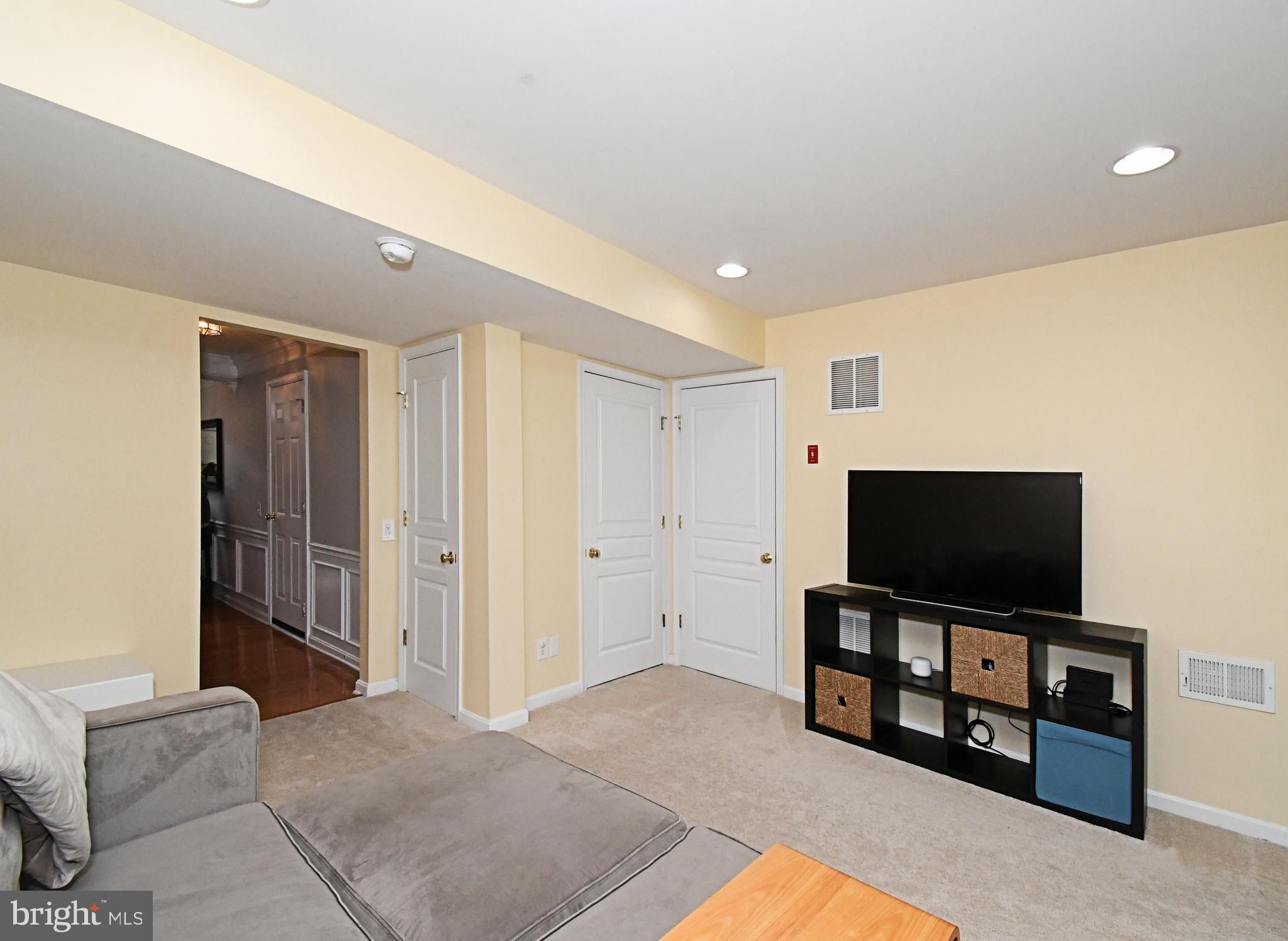 LONGFORD CROSSING - Residential