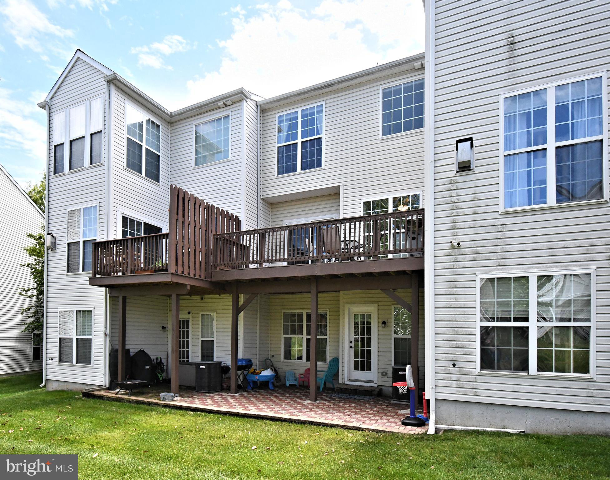 LONGFORD CROSSING - Residential