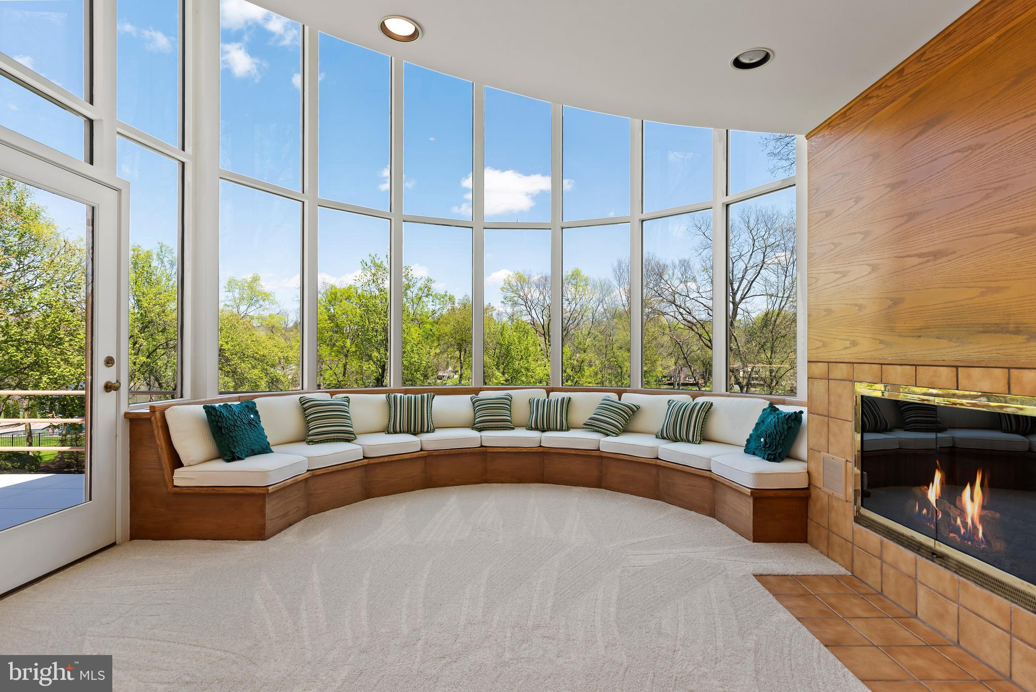 POINT RIDGE FARMS - Residential