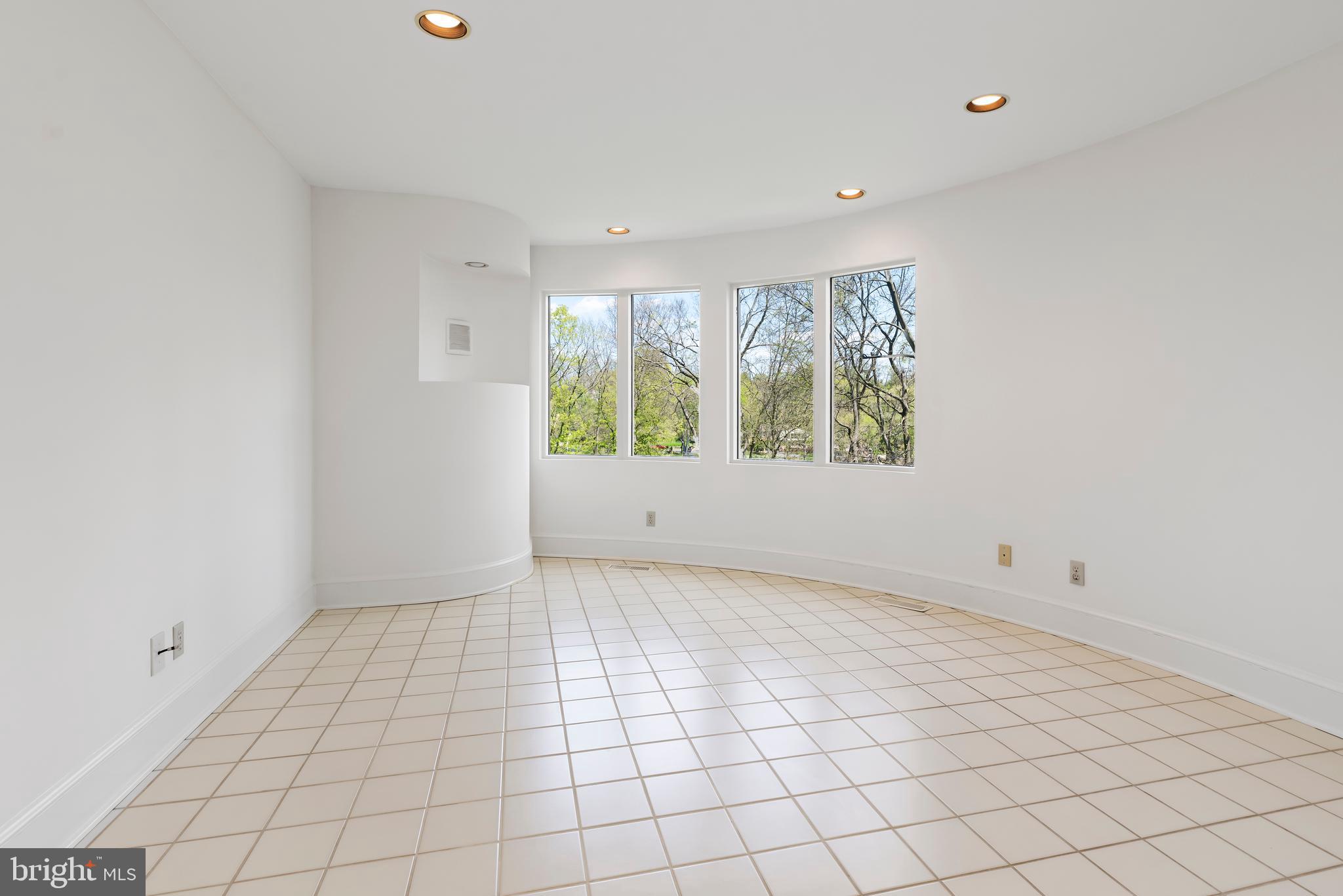 POINT RIDGE FARMS - Residential