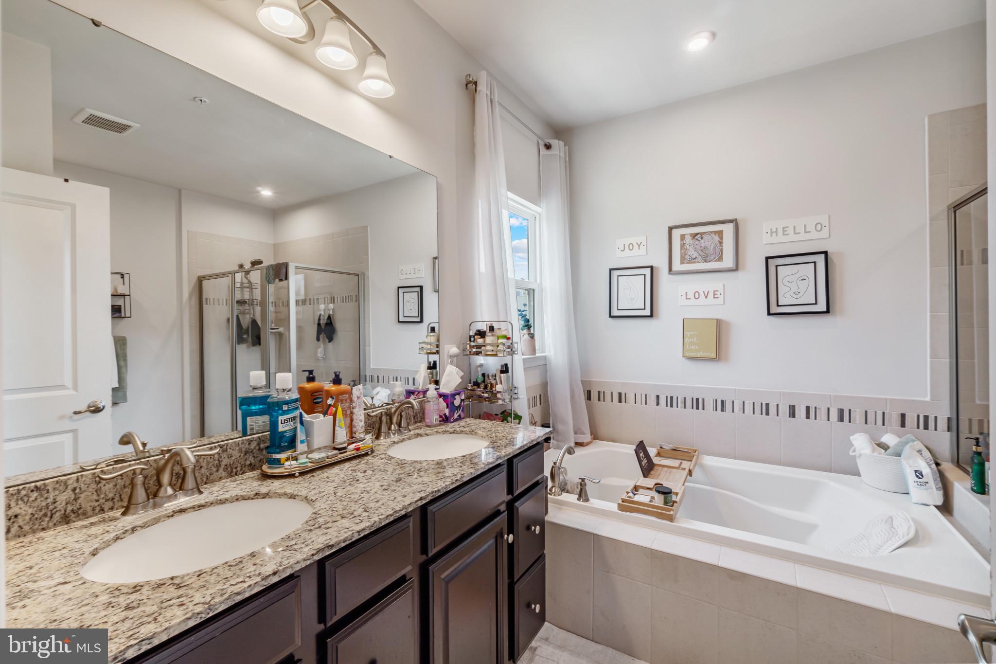 WESTCHESTER SQUARE - Residential