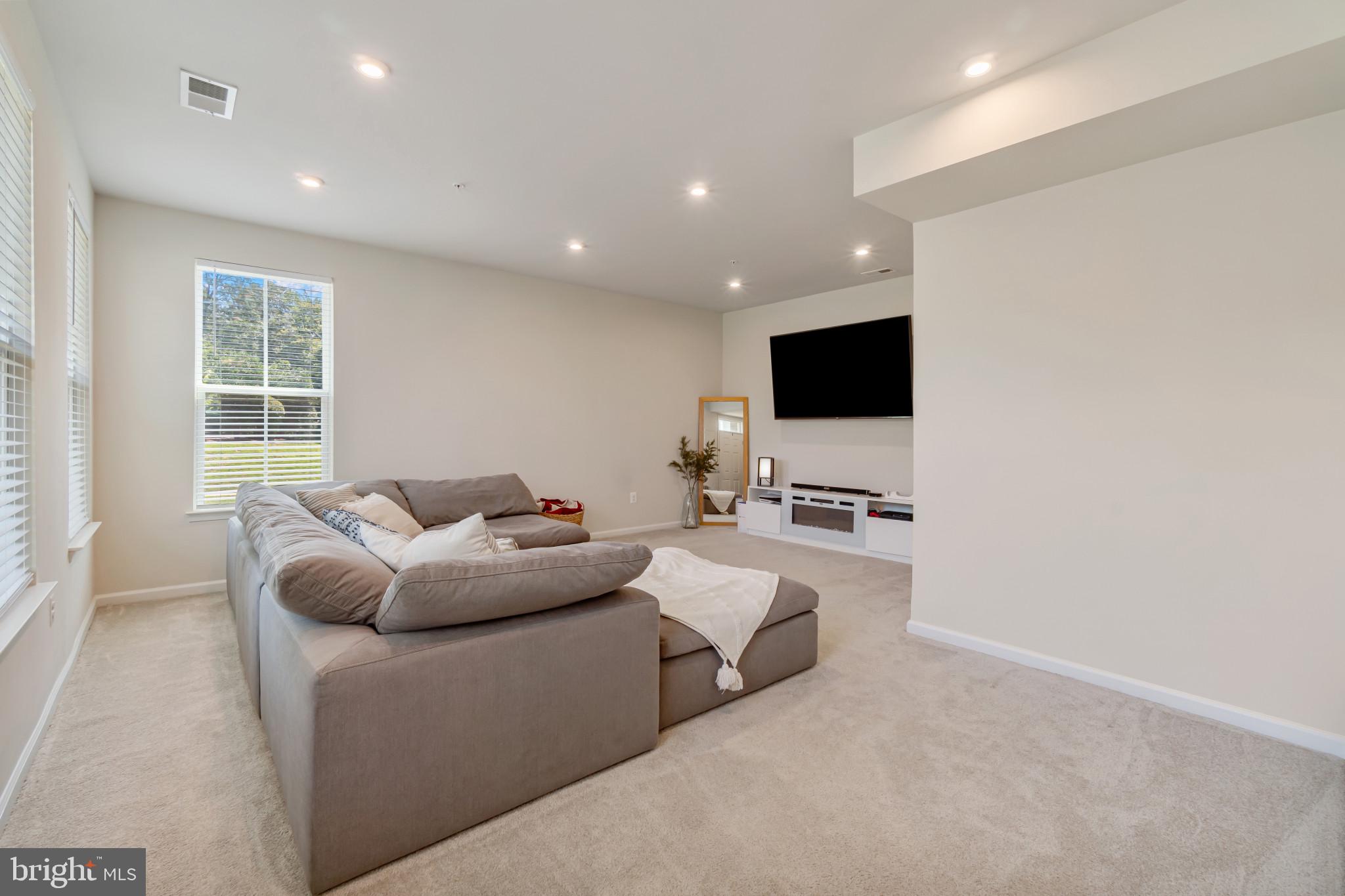 WESTCHESTER SQUARE - Residential