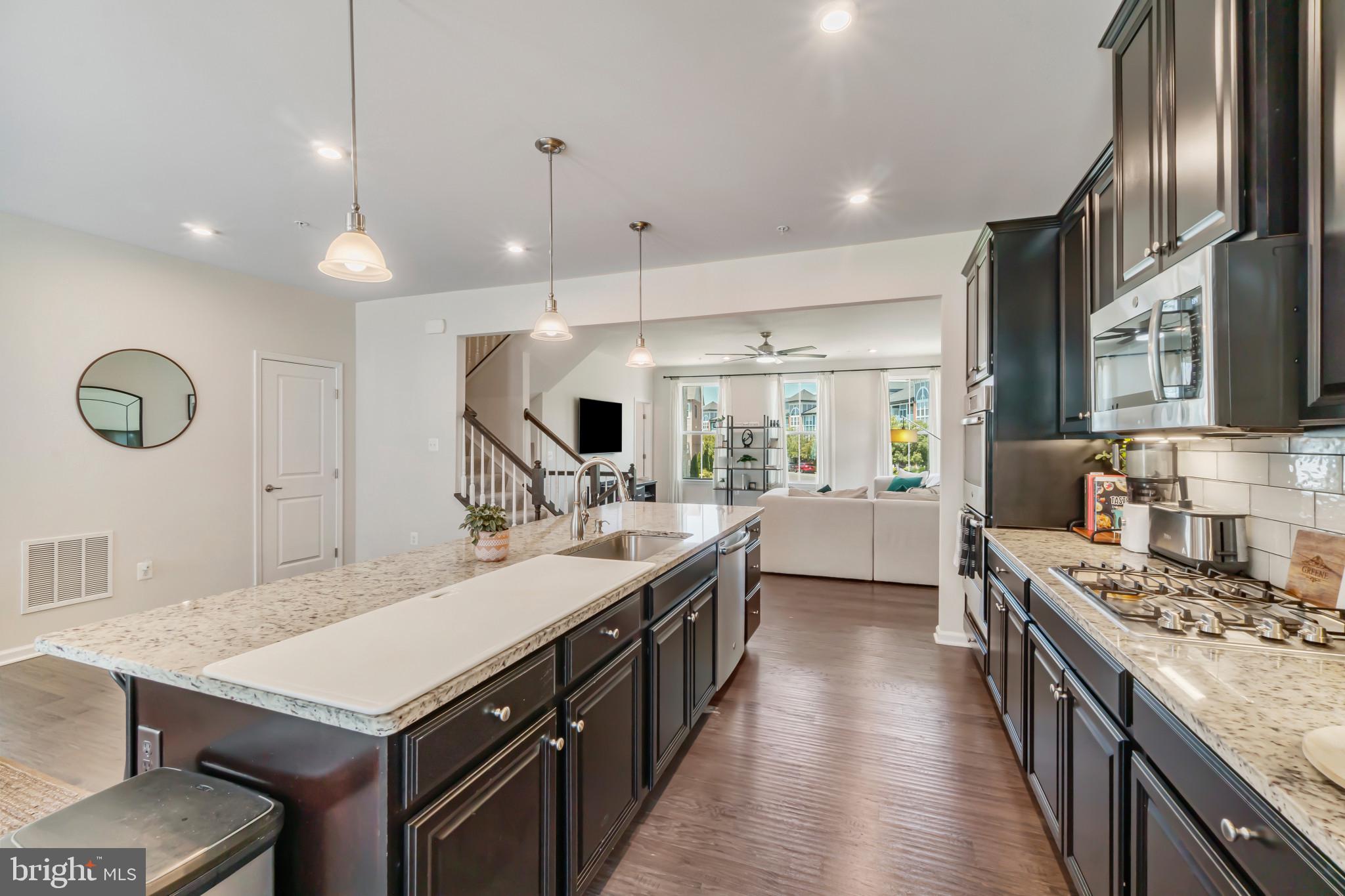 WESTCHESTER SQUARE - Residential