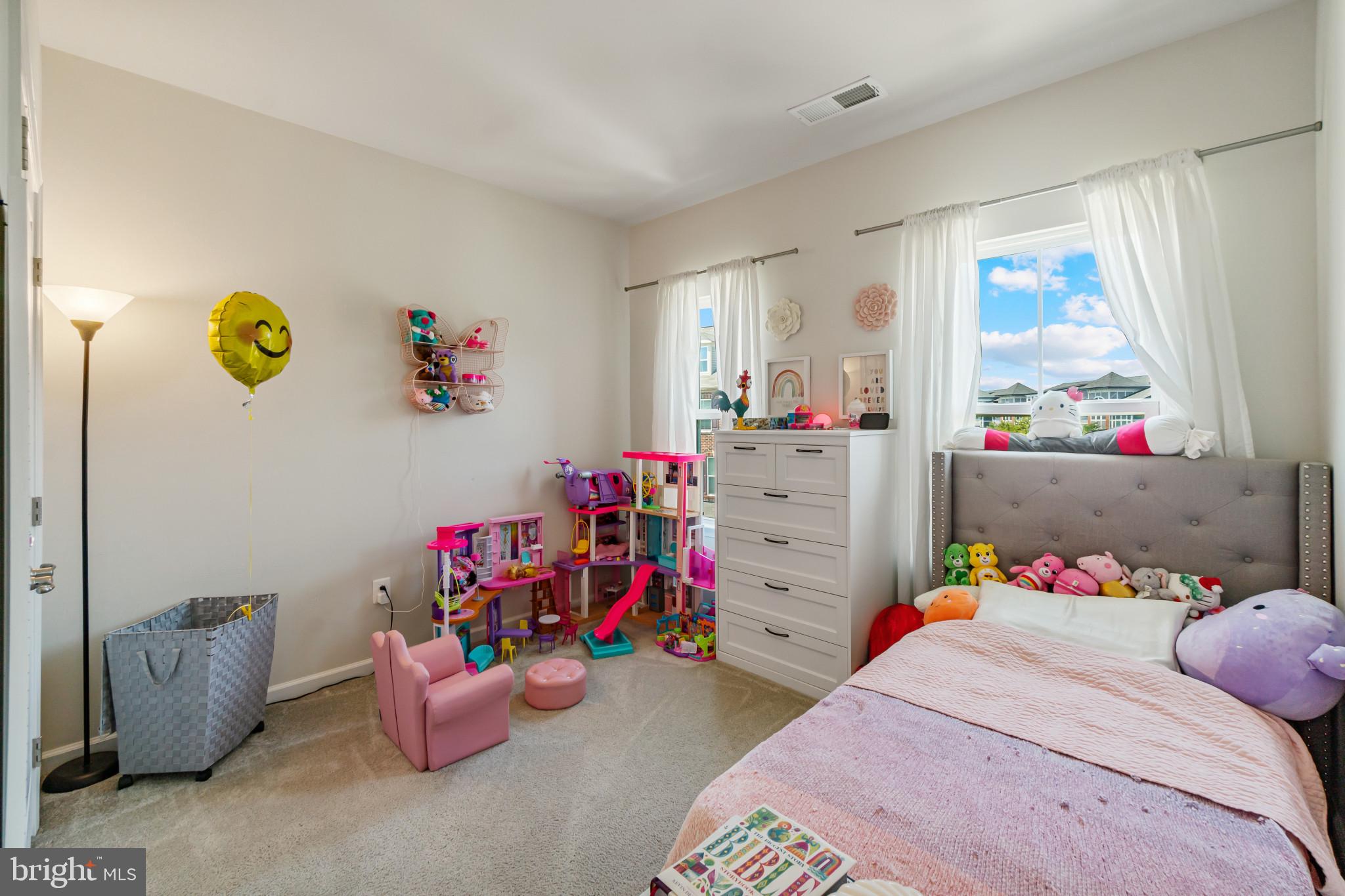 WESTCHESTER SQUARE - Residential