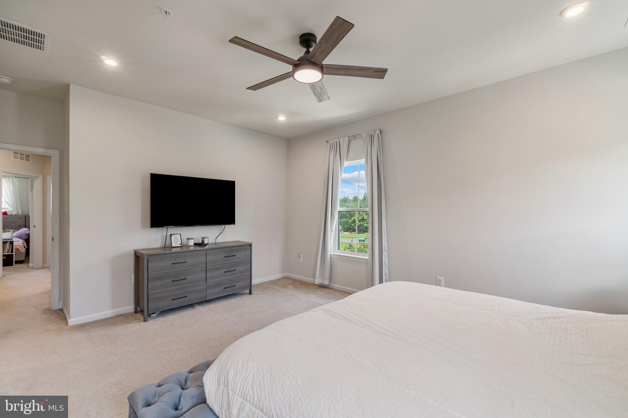 WESTCHESTER SQUARE - Residential